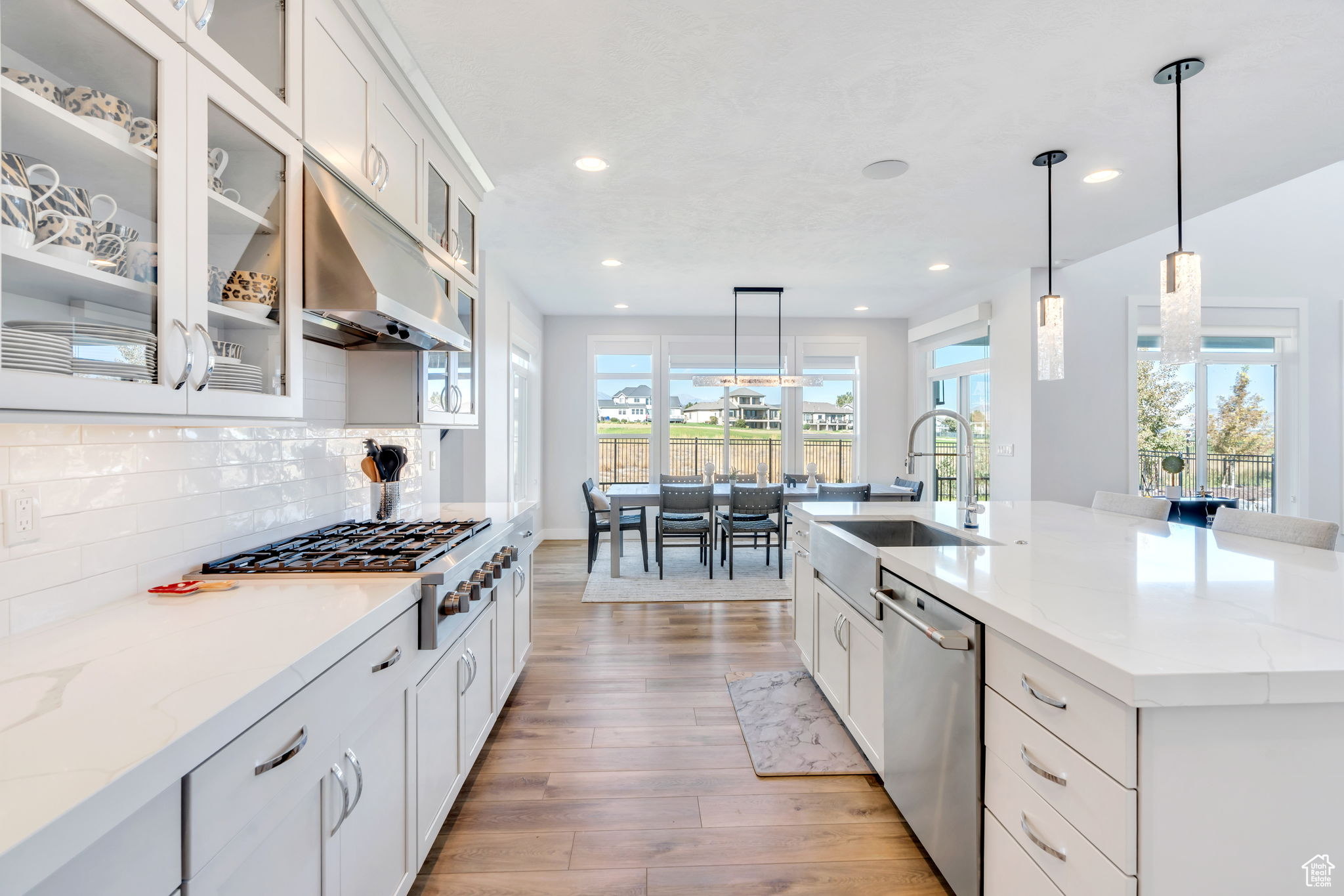 2397 S SERENE WAY