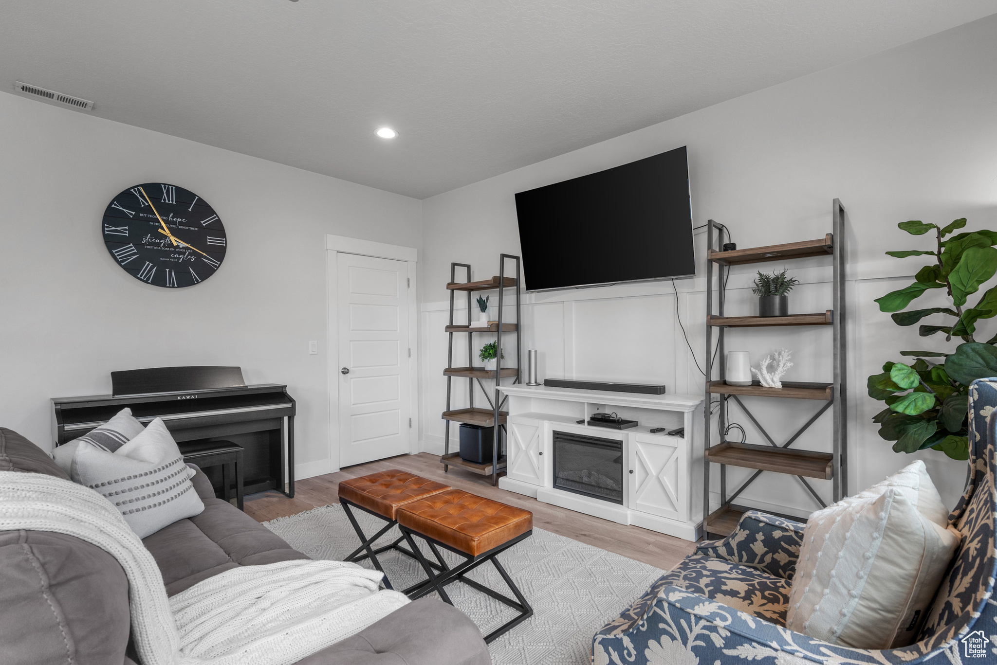 4652 W ISLA DAYBREAK RD #128