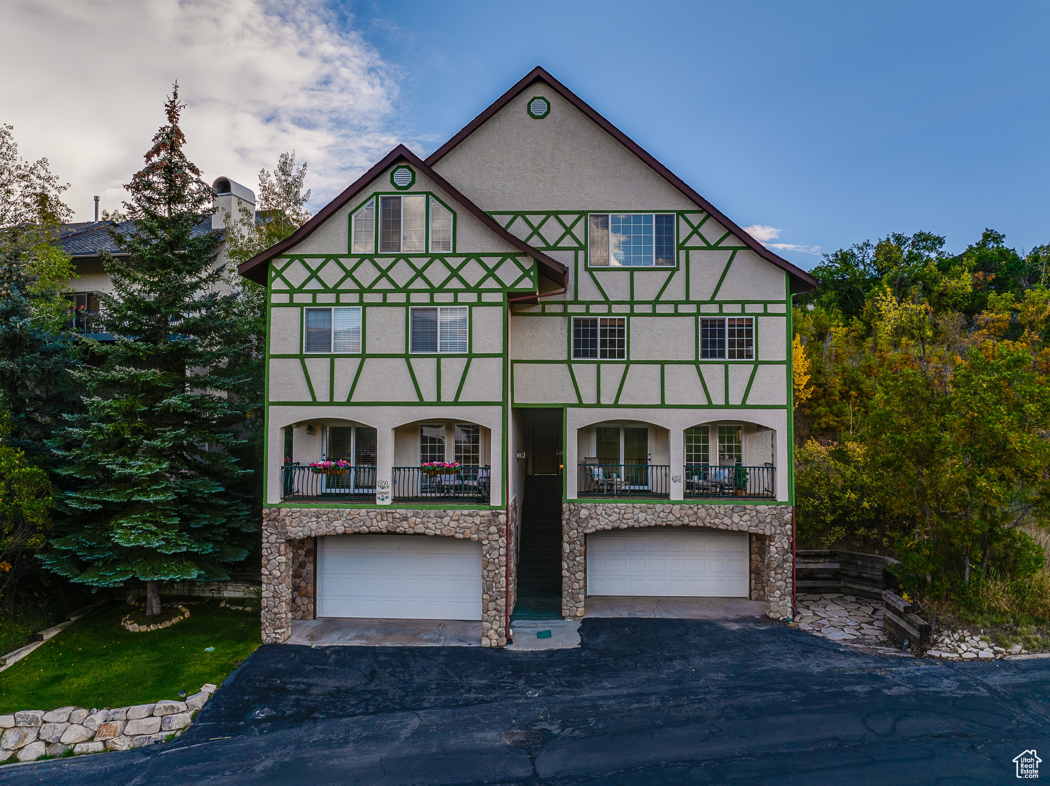 952 SCHNEITTER CIR