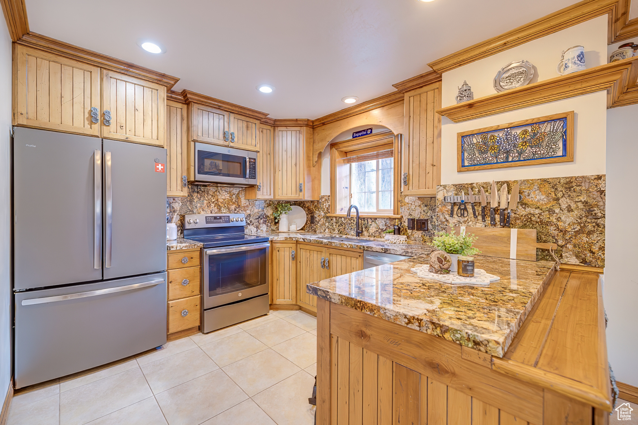 952 SCHNEITTER CIR