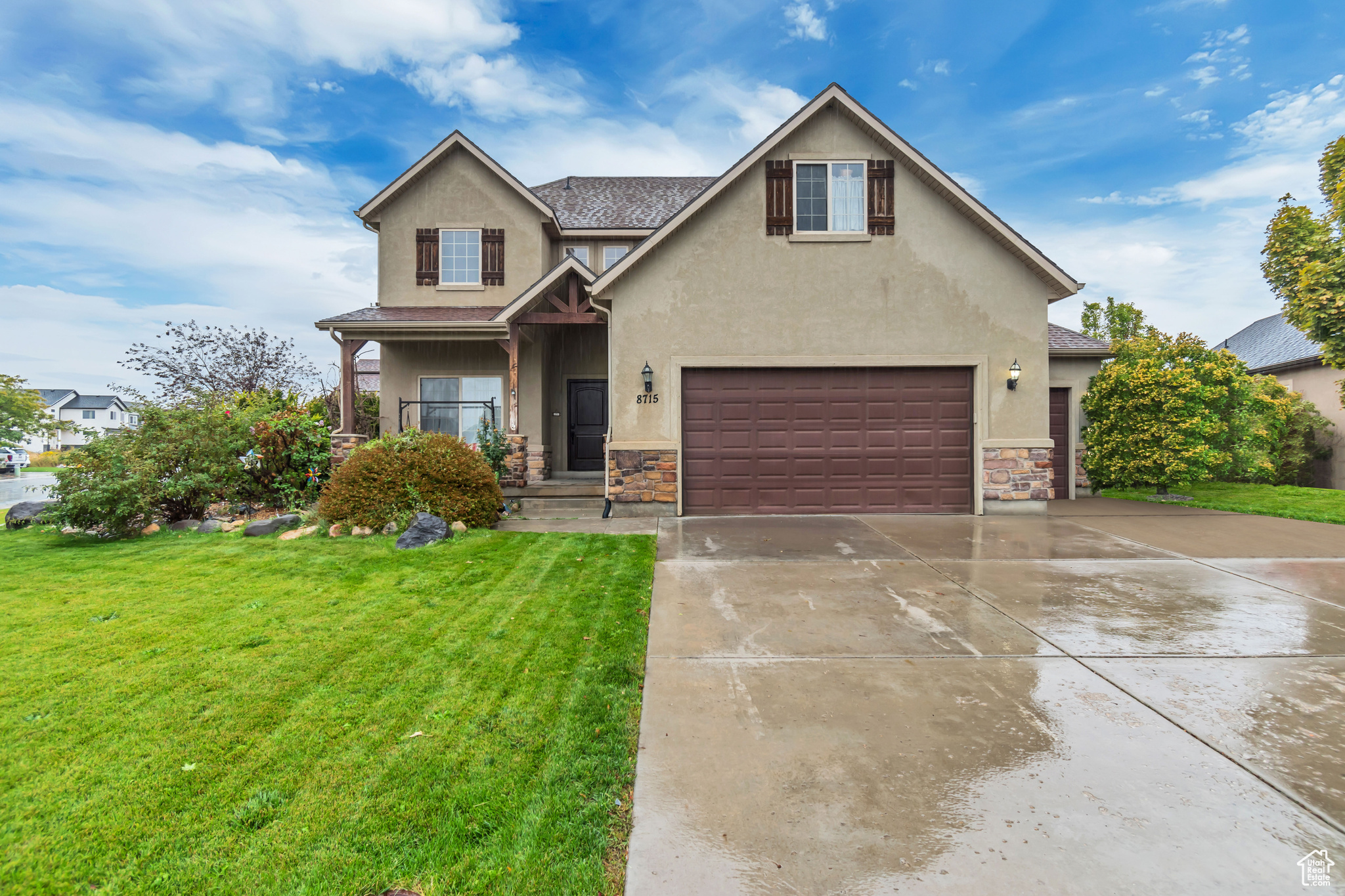 8715 N CLUBHOUSE LN