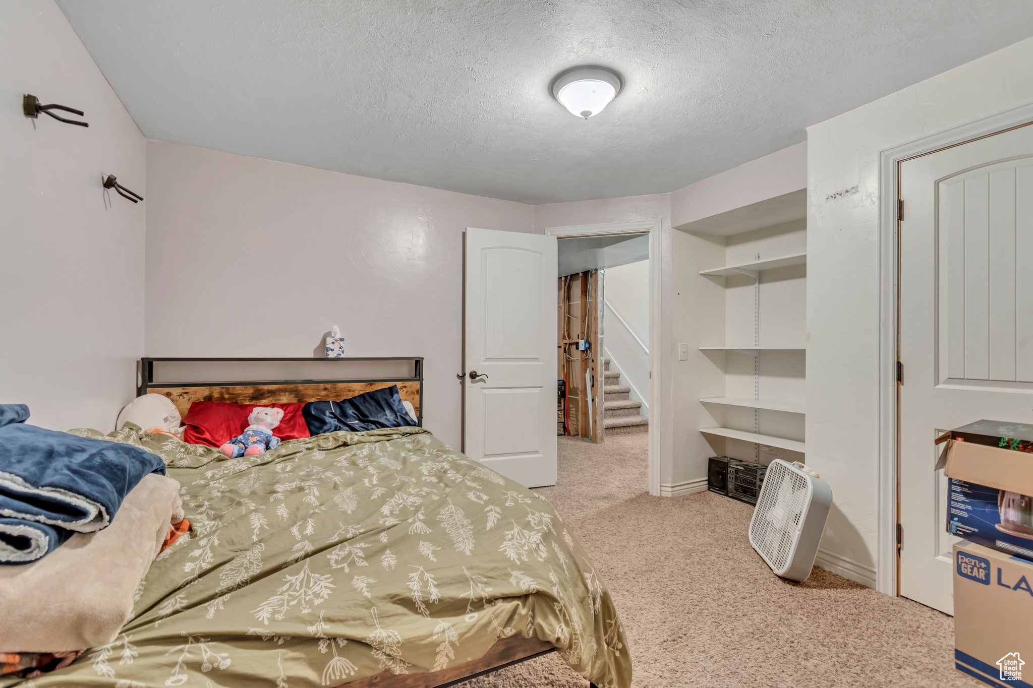 8715 N CLUBHOUSE LN