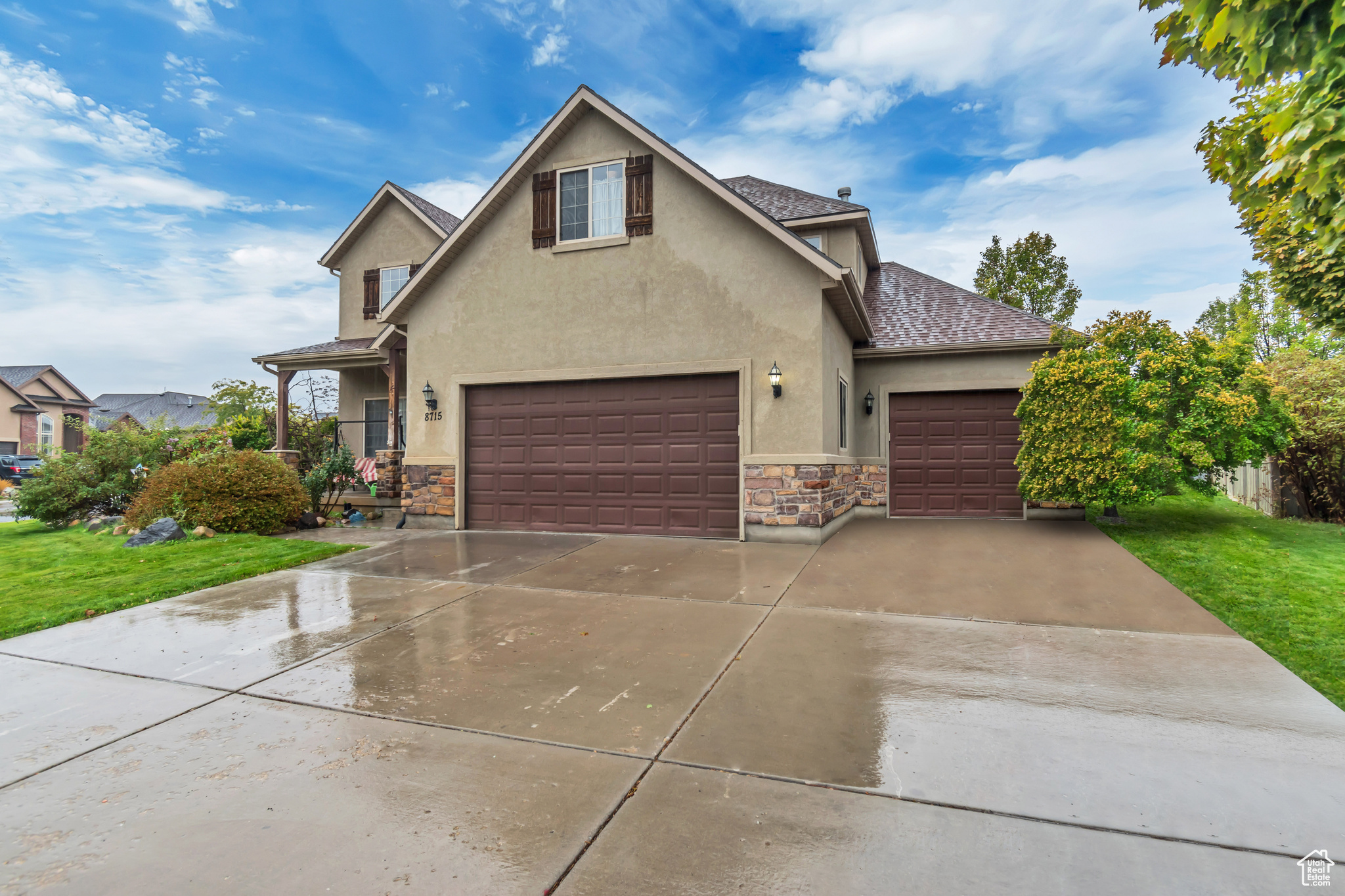 8715 N CLUBHOUSE LN