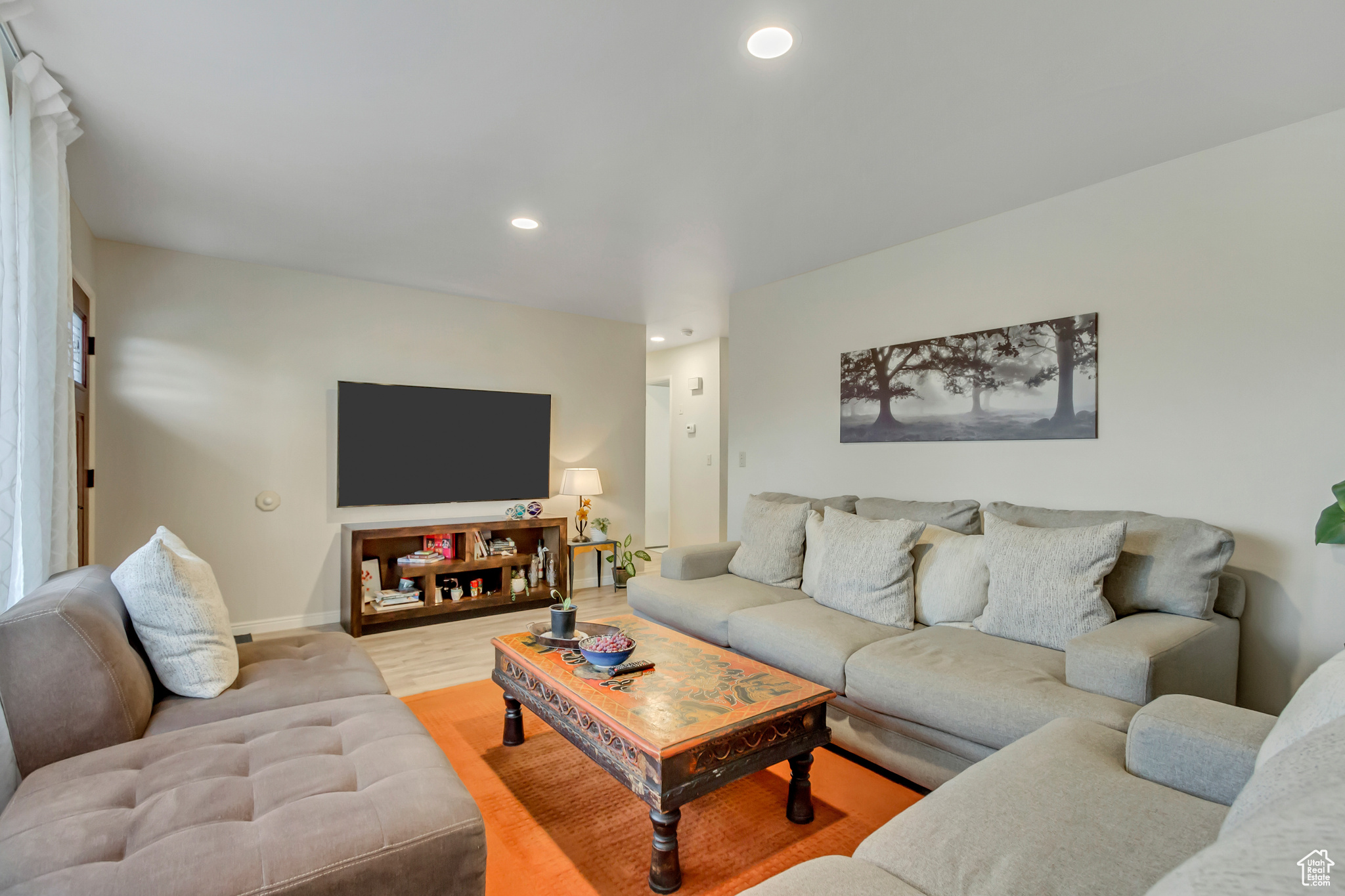 3503 W PAIUTE DR