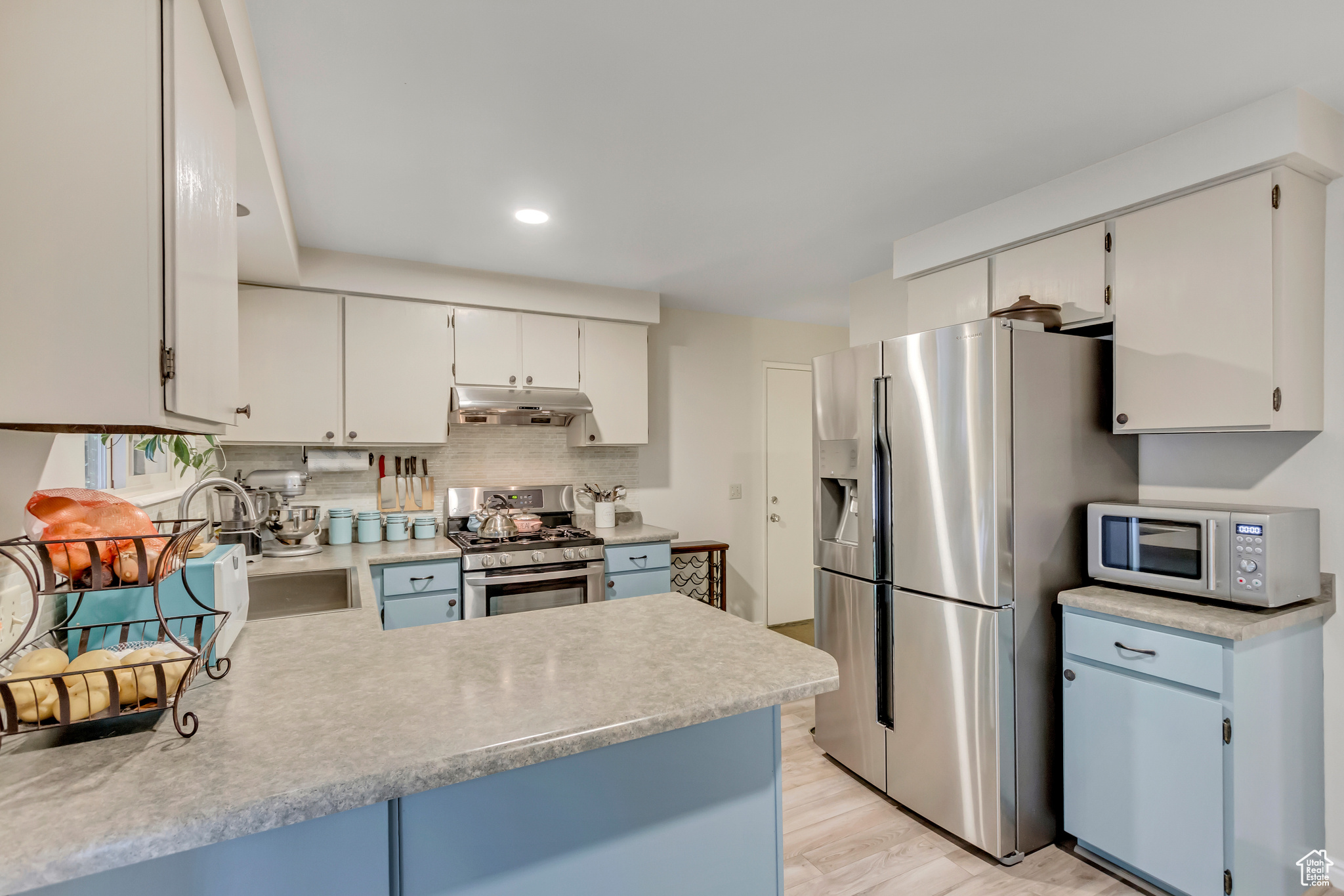 3503 W PAIUTE DR
