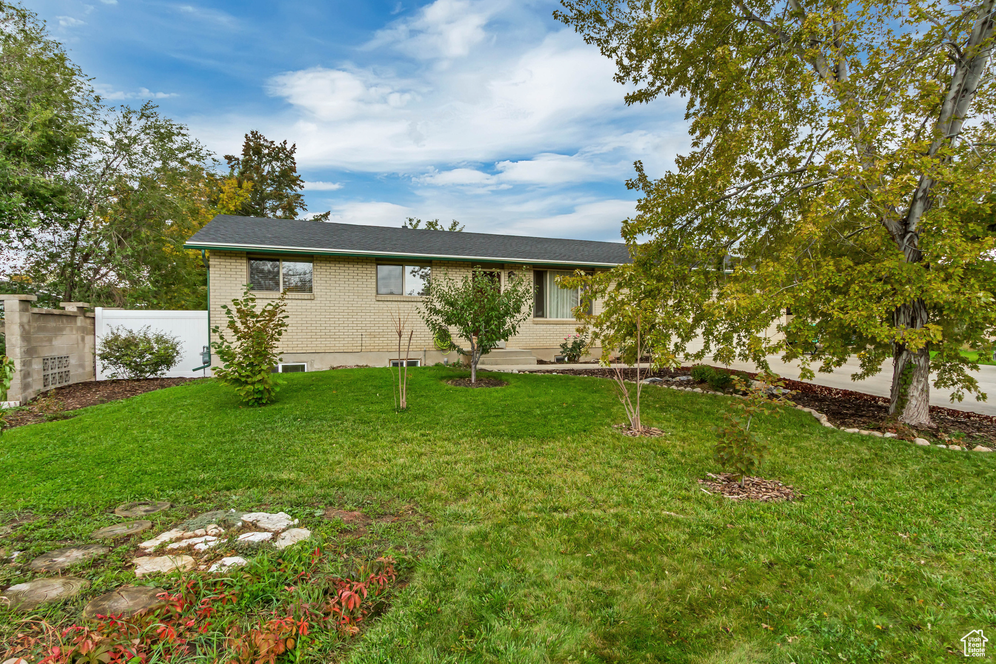 3503 W PAIUTE DR