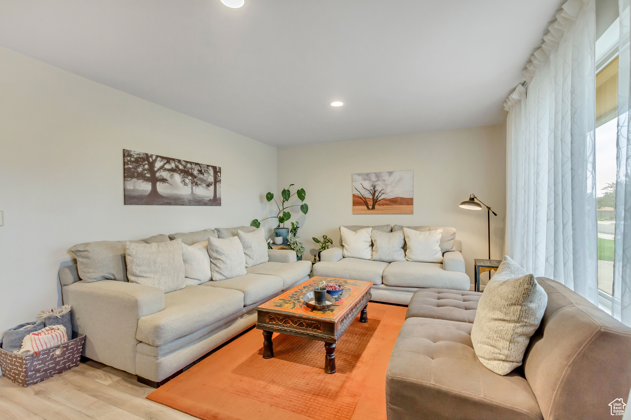 3503 W PAIUTE DR