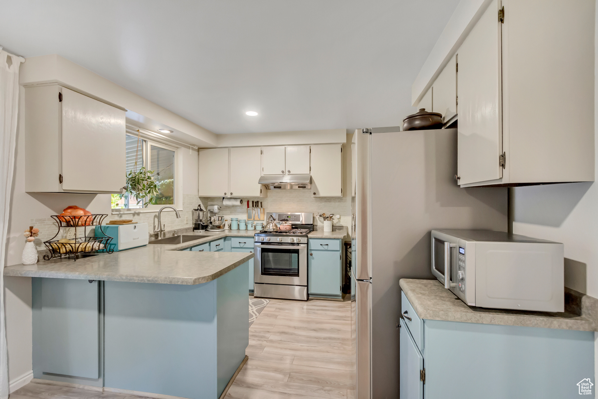 3503 W PAIUTE DR