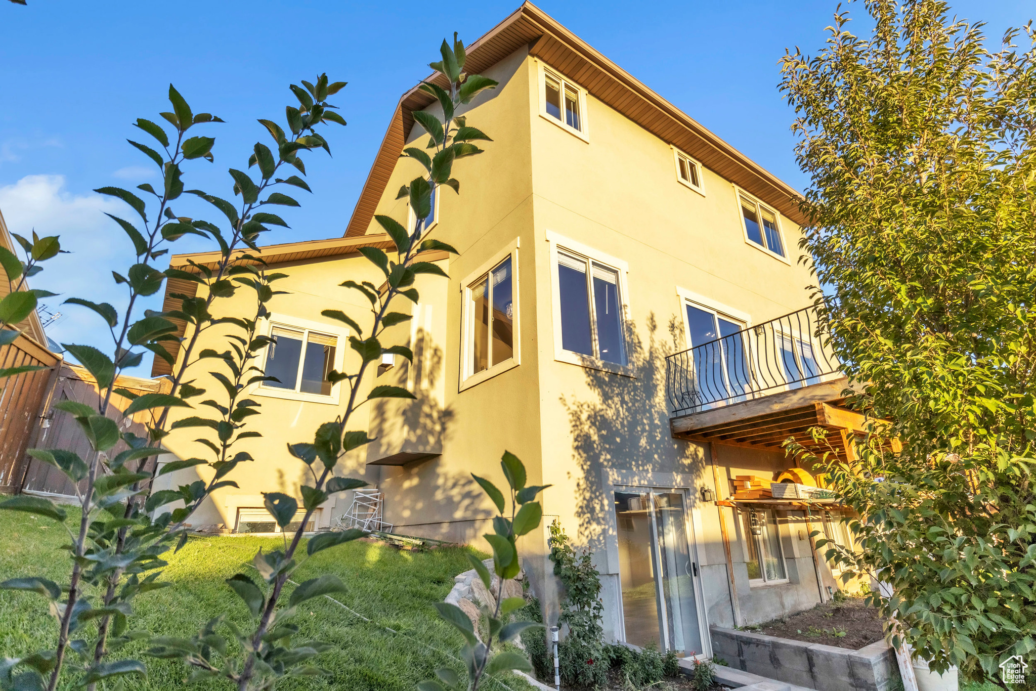 1961 WOODVIEW DR