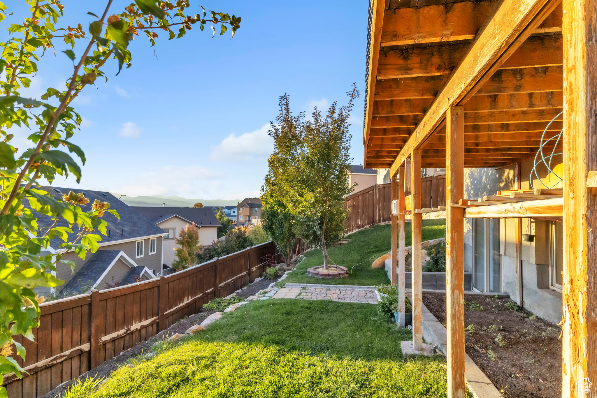 1961 WOODVIEW DR
