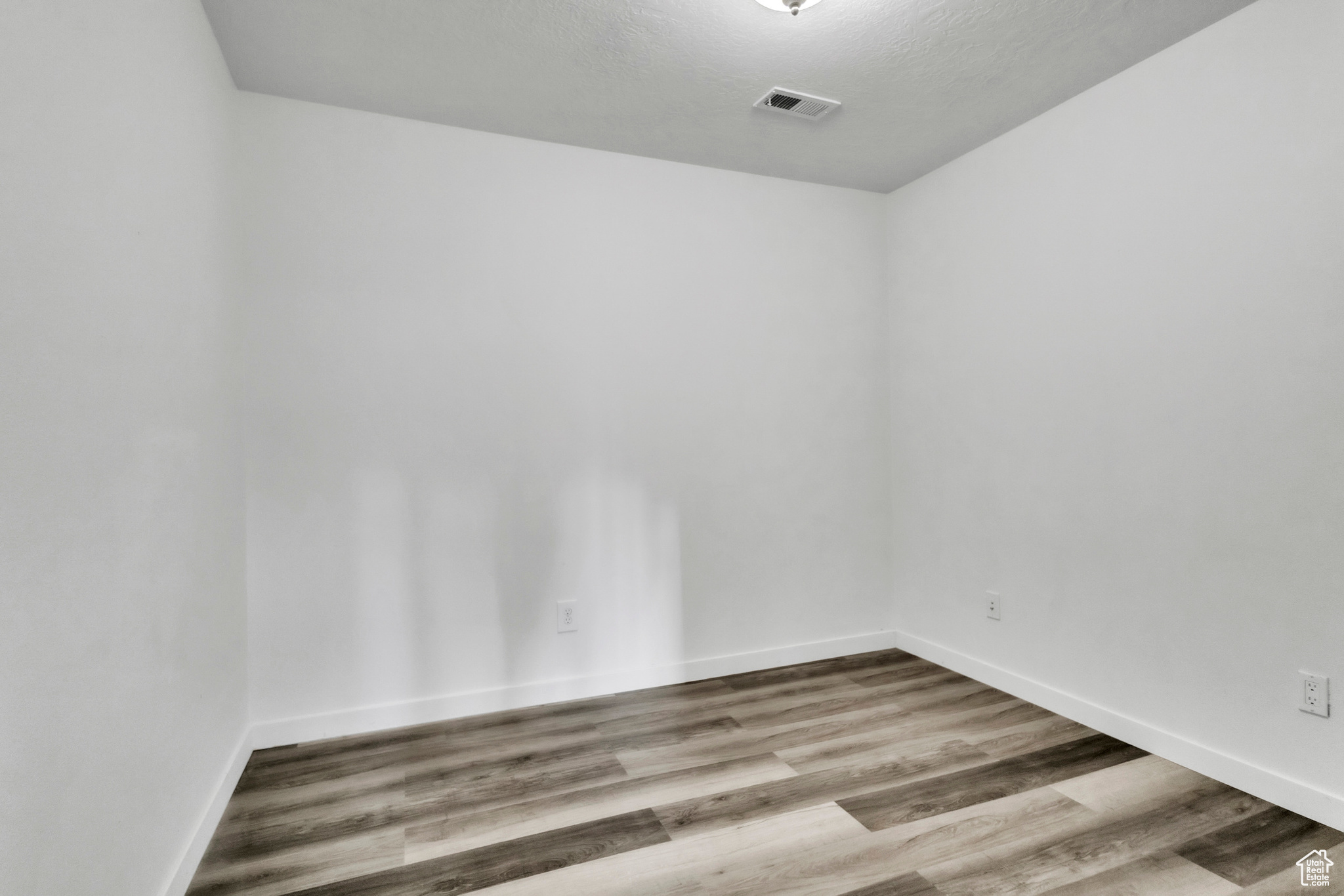 1961 WOODVIEW DR