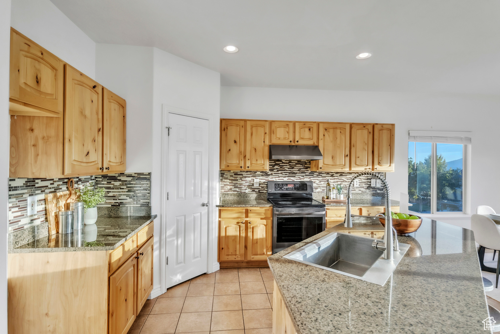 1961 WOODVIEW DR
