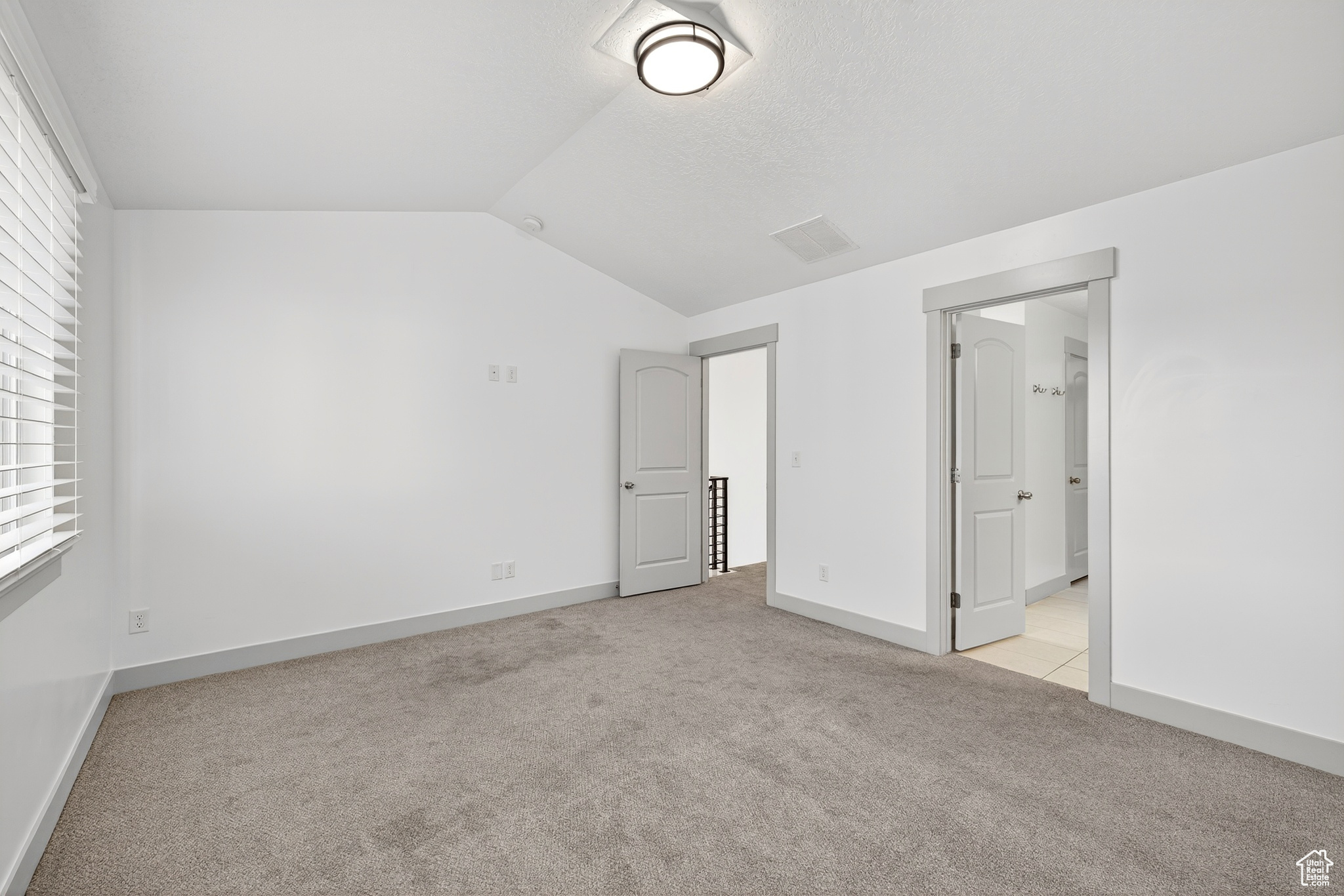 1533 W PISTON LN