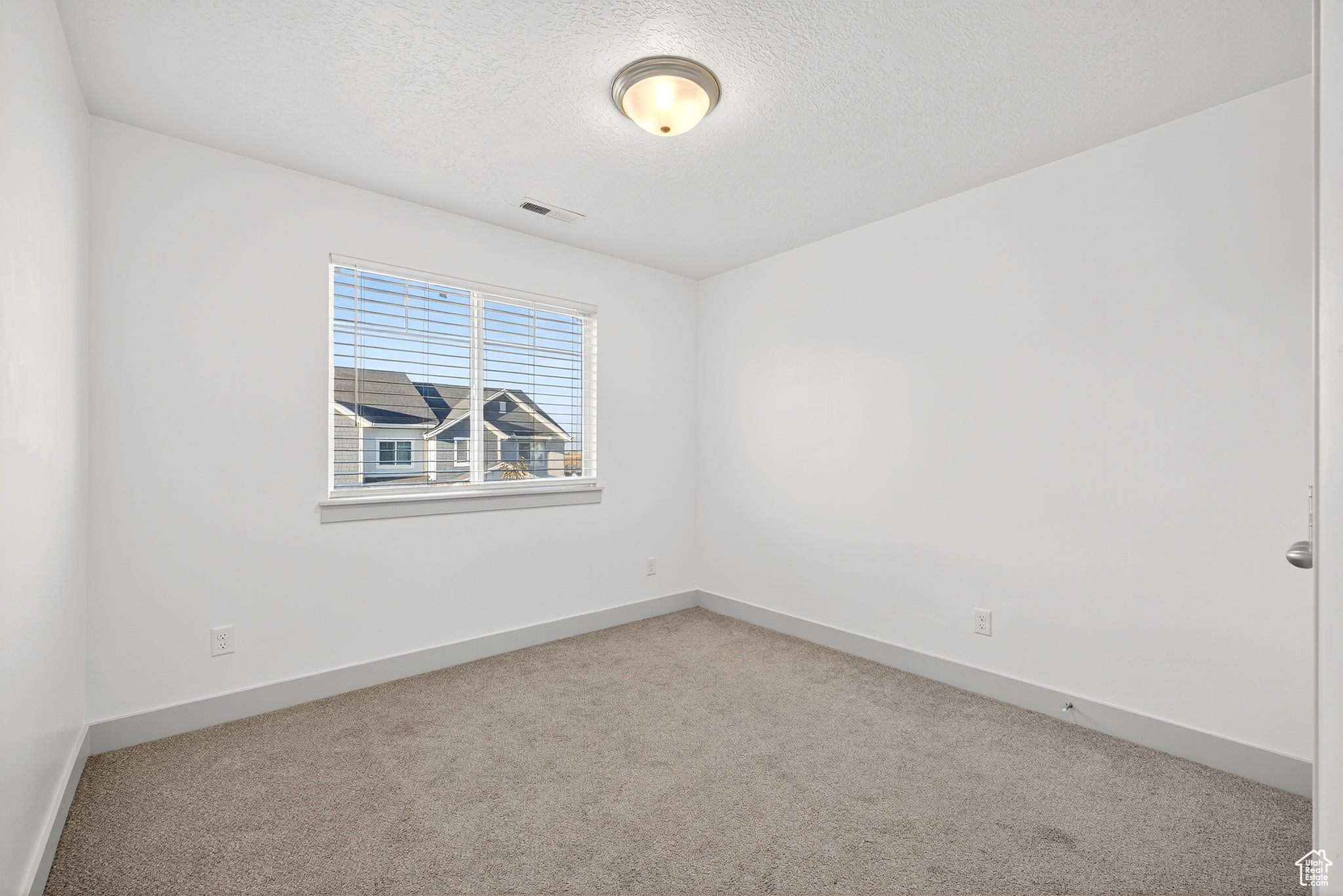 1533 W PISTON LN