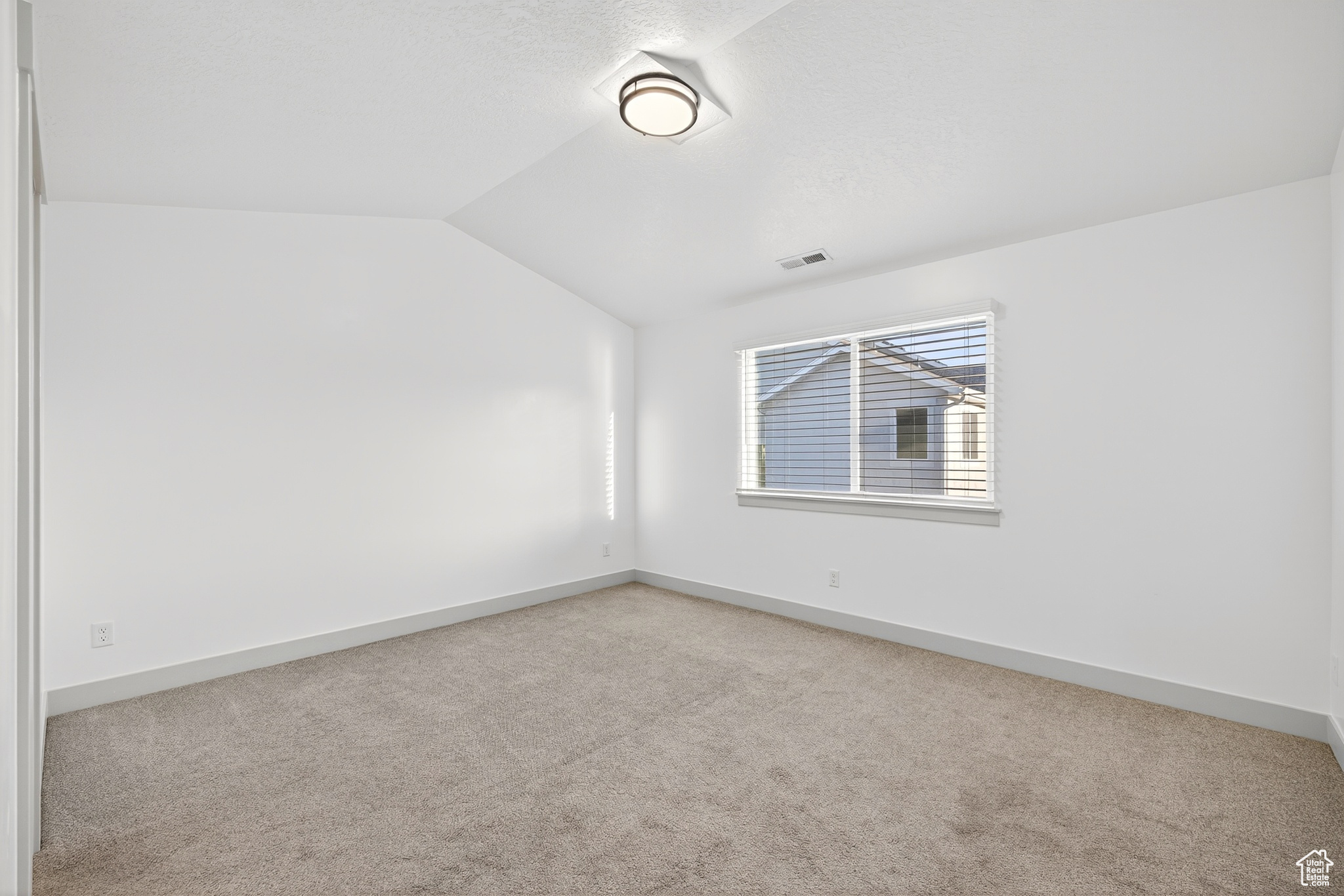 1533 W PISTON LN