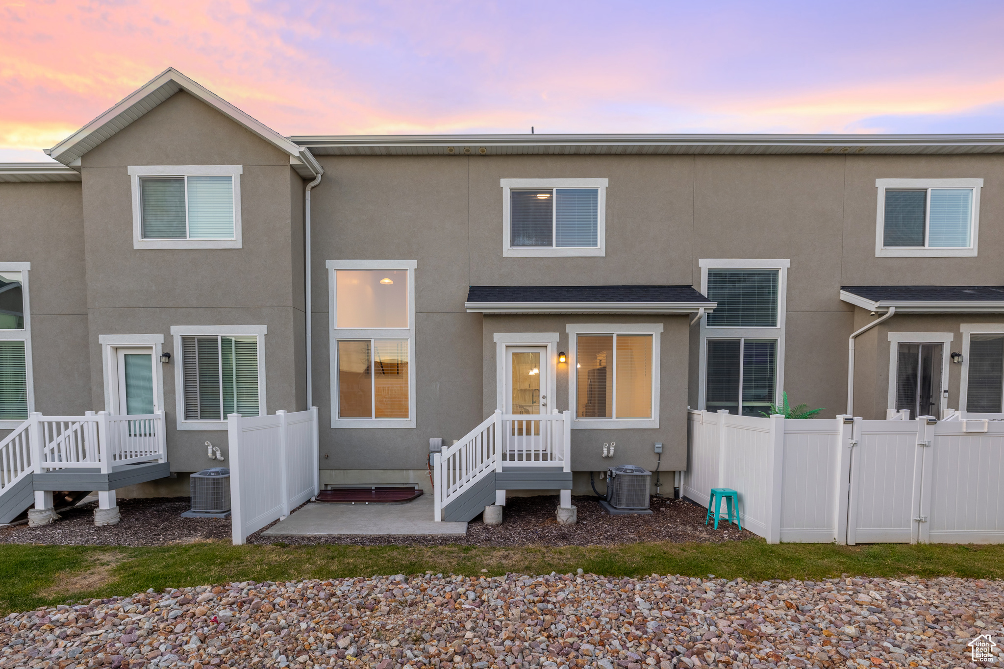 1533 W PISTON LN