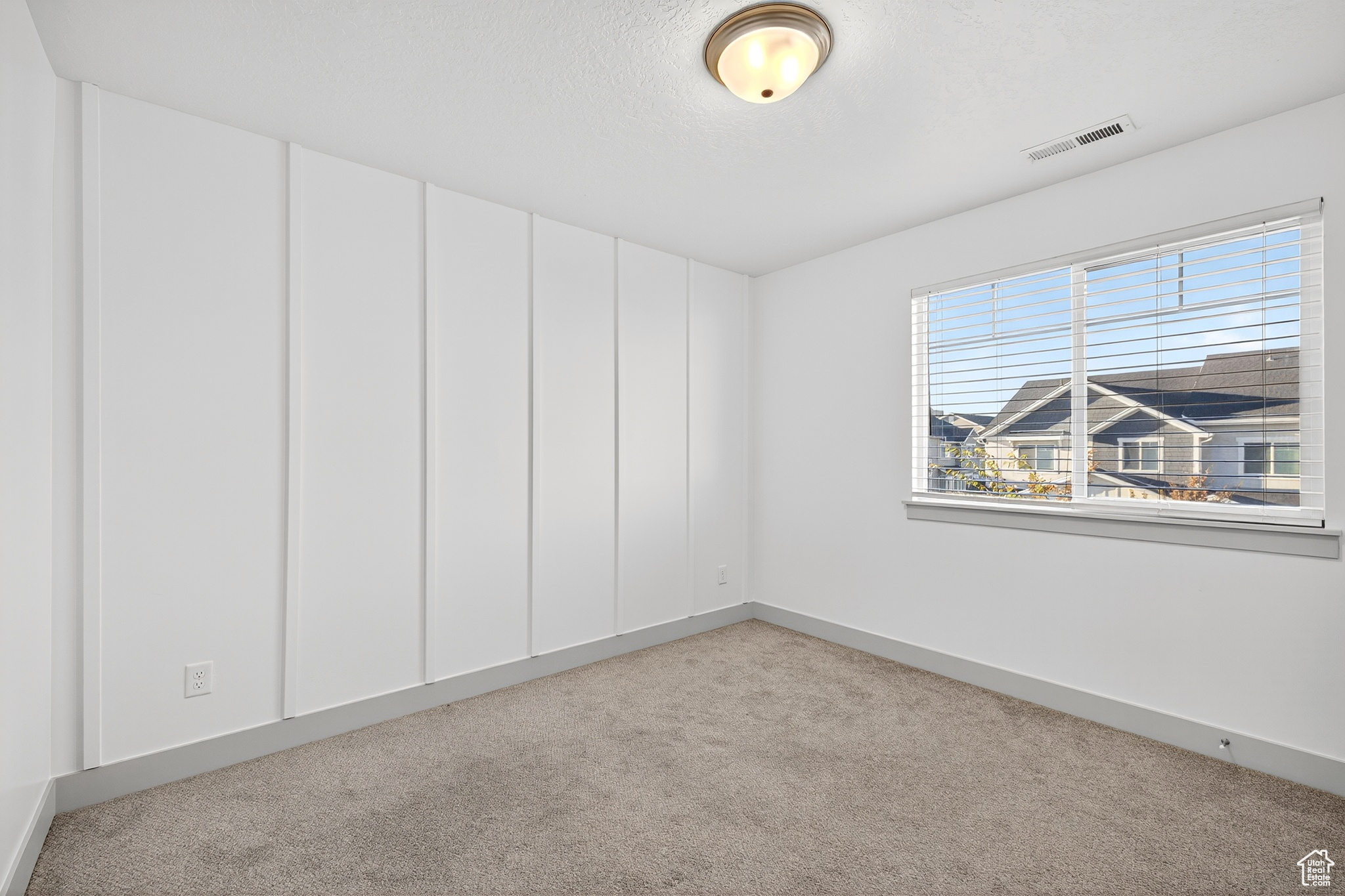 1533 W PISTON LN