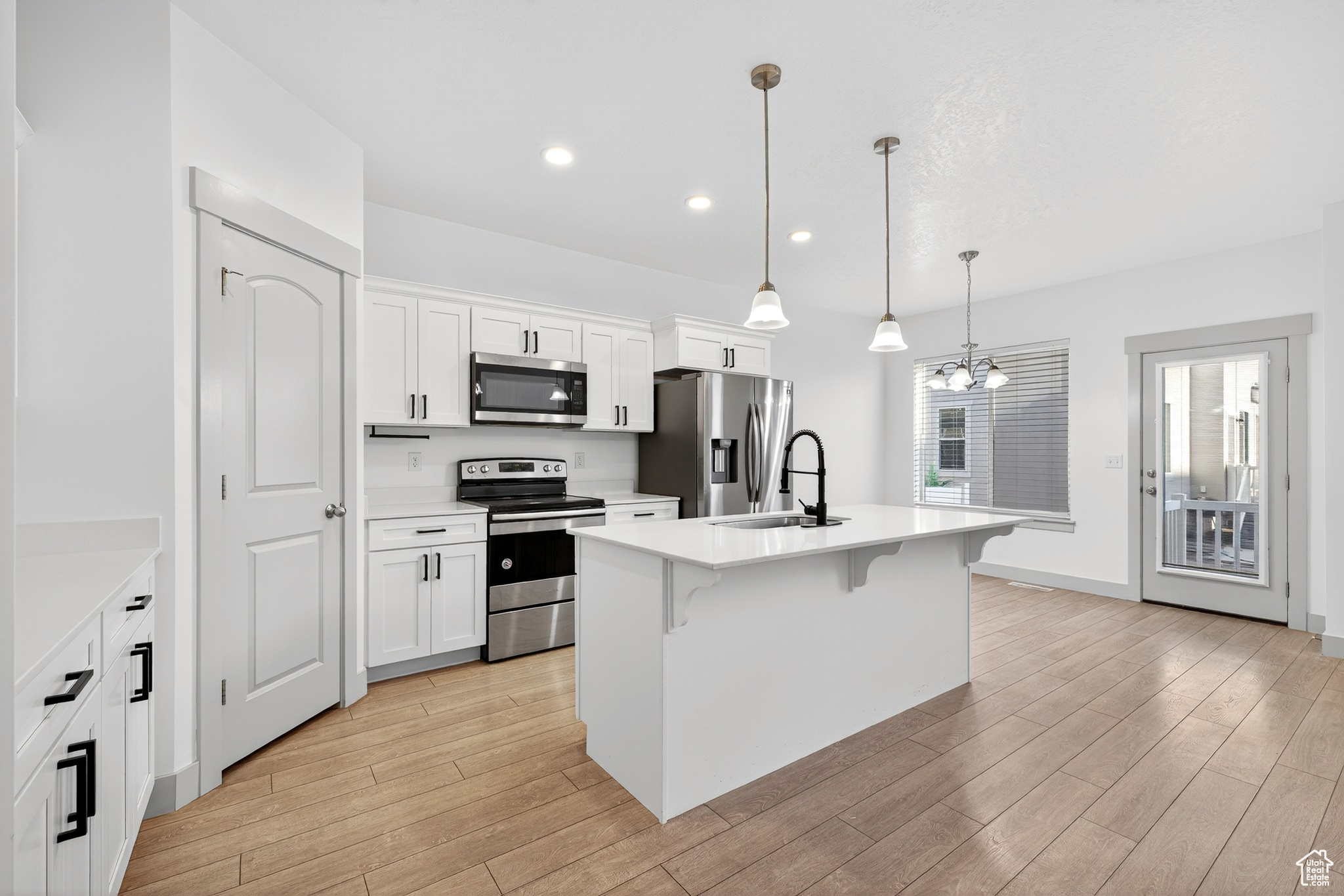 1533 W PISTON LN