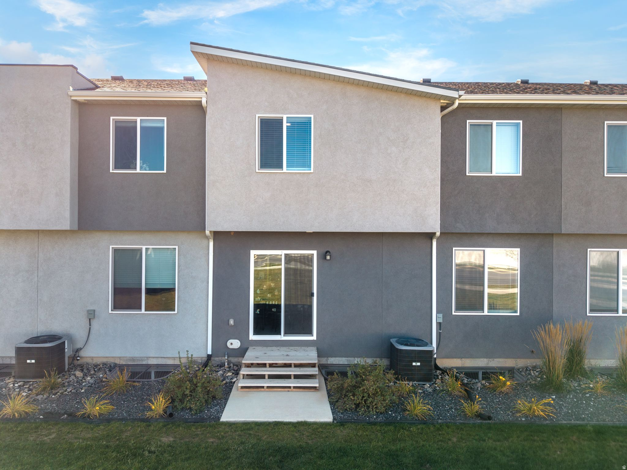 806 W LONE LN