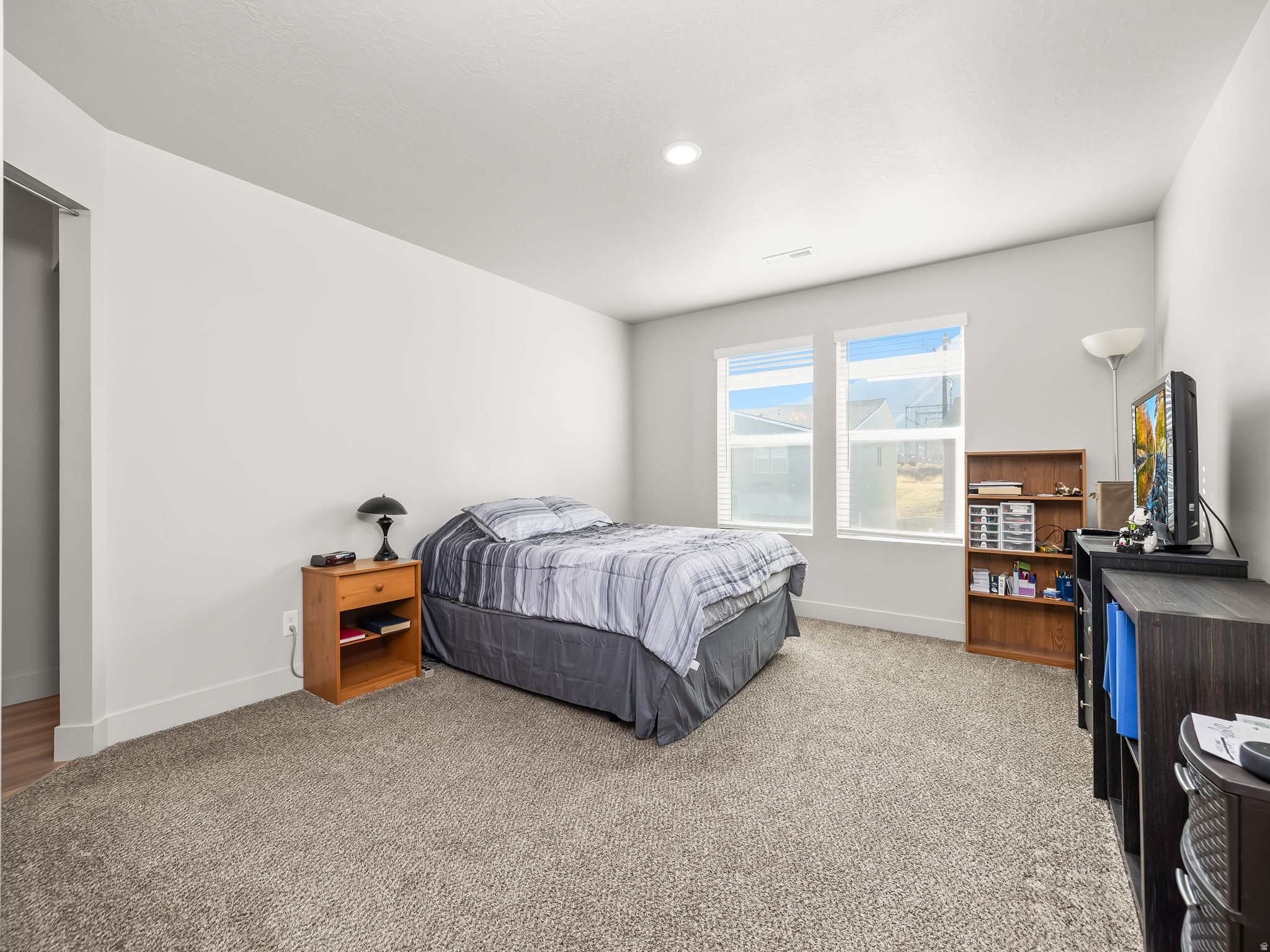 806 W LONE LN