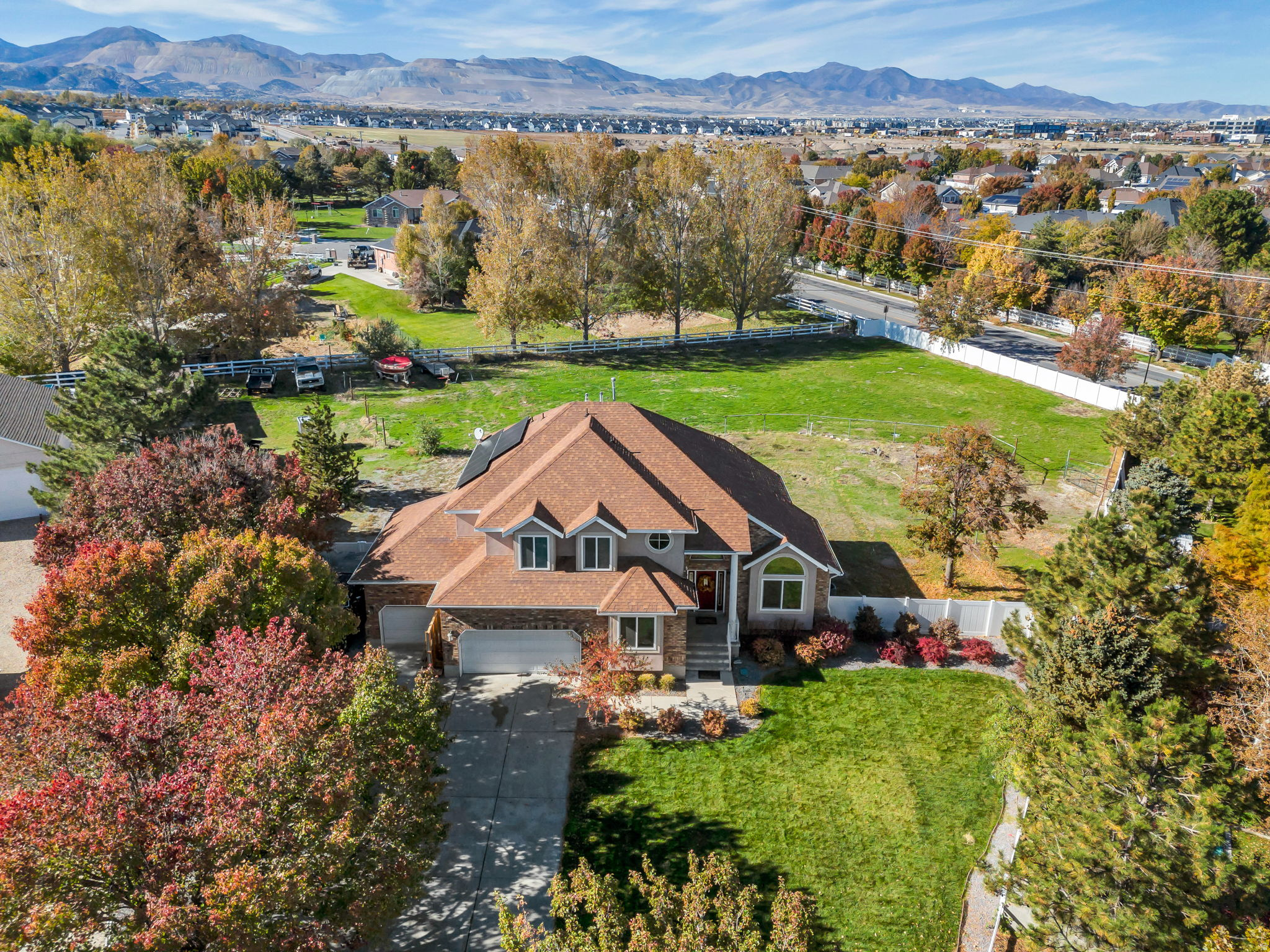 4056 W MULEY CT