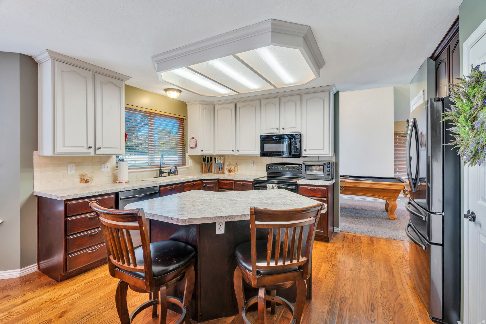 4056 W MULEY CT