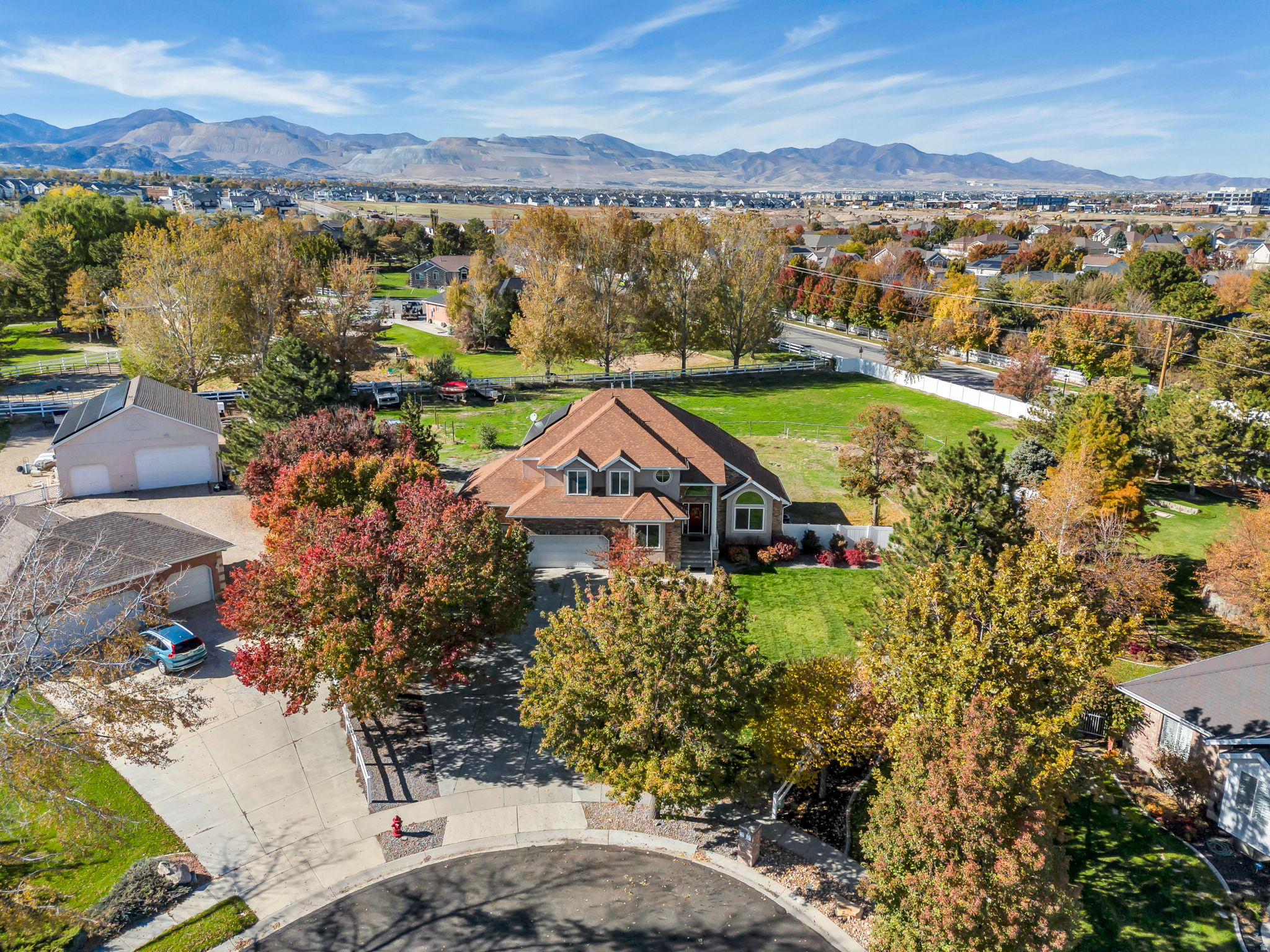 4056 W MULEY CT