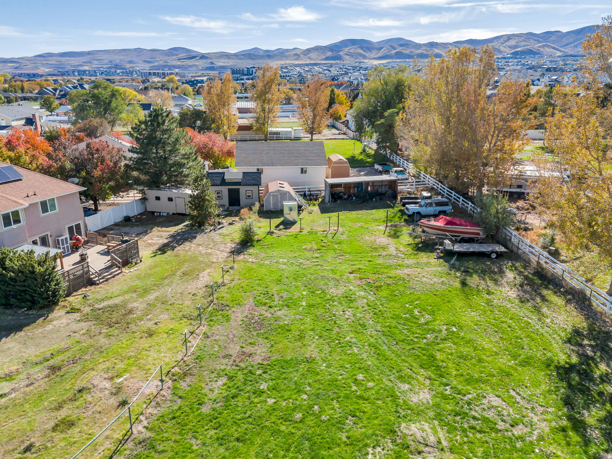 4056 W MULEY CT