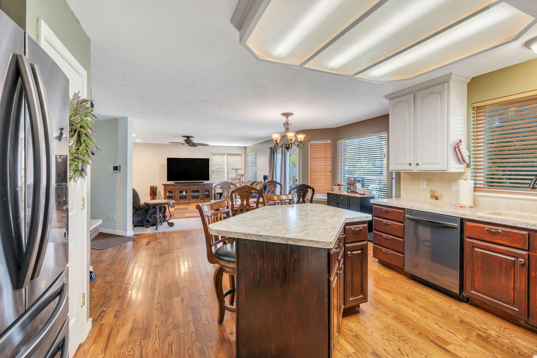 4056 W MULEY CT