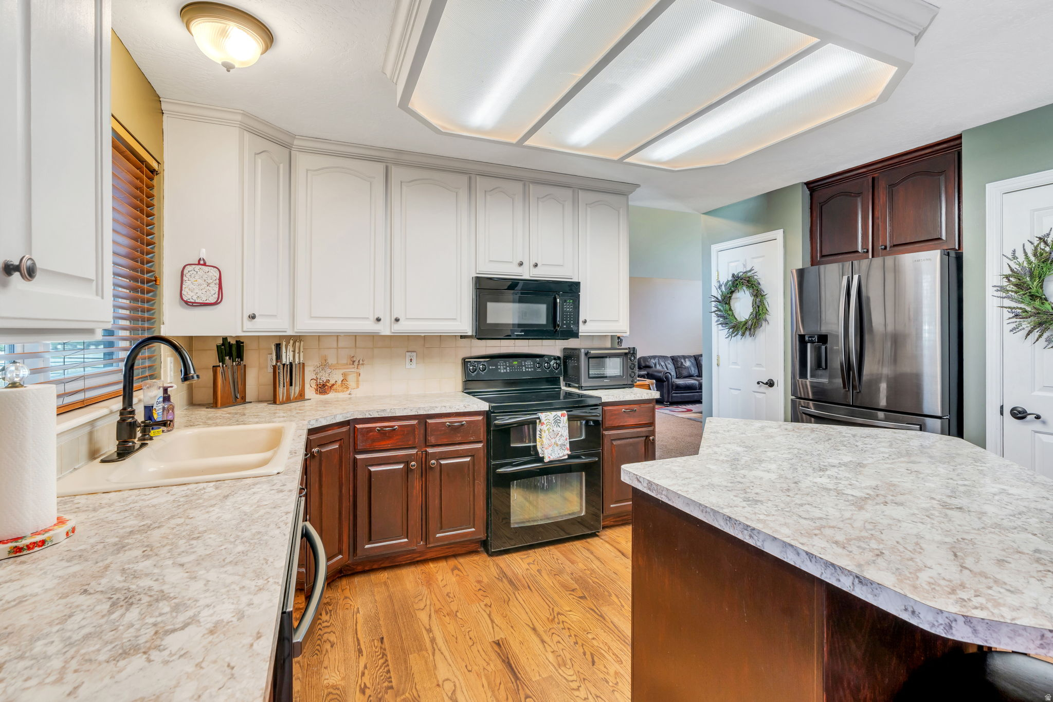 4056 W MULEY CT