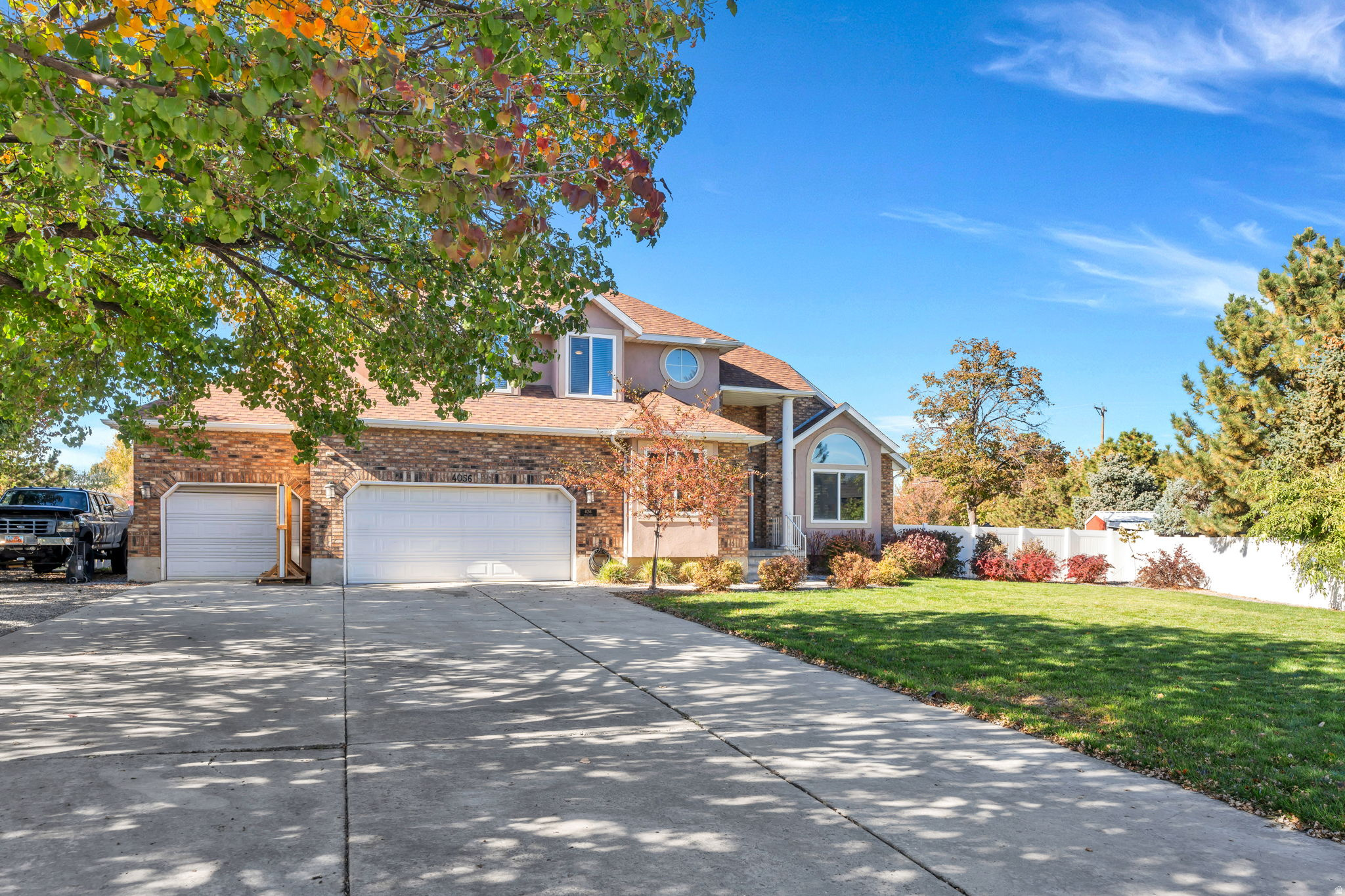 4056 W MULEY CT