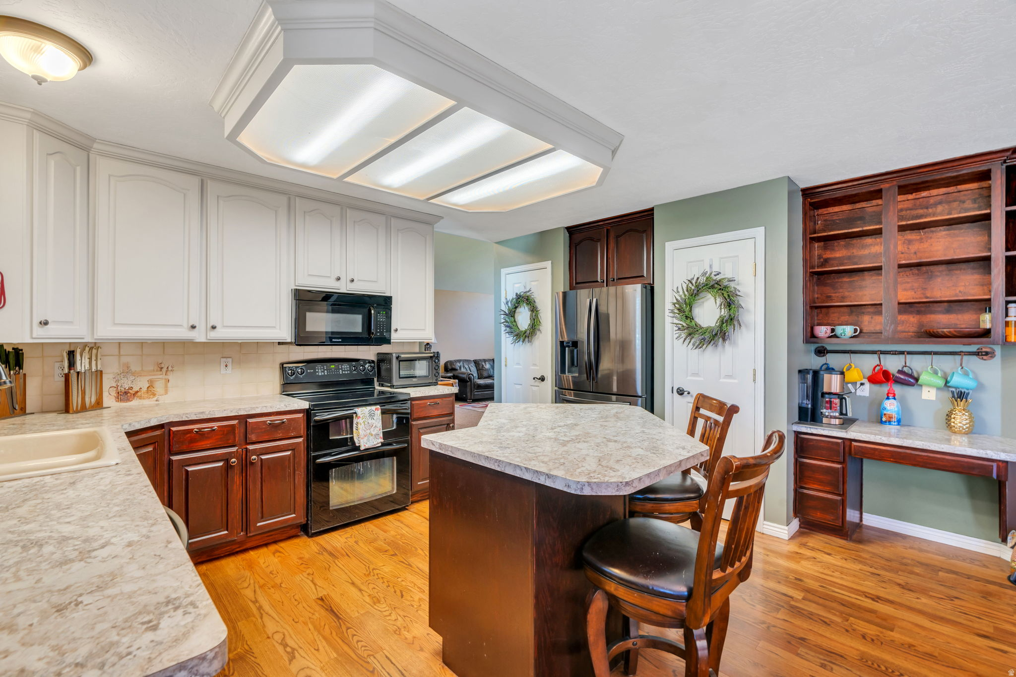 4056 W MULEY CT