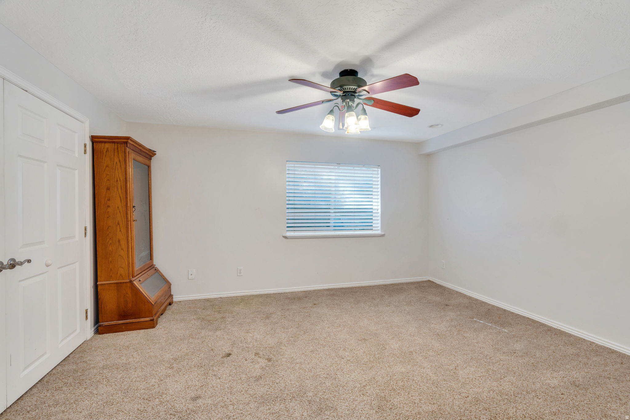 4056 W MULEY CT