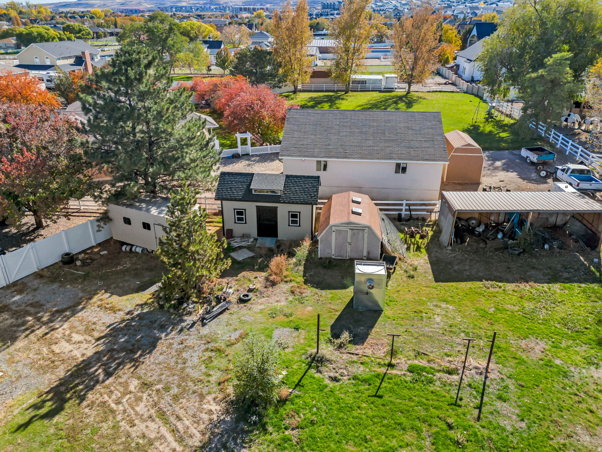 4056 W MULEY CT
