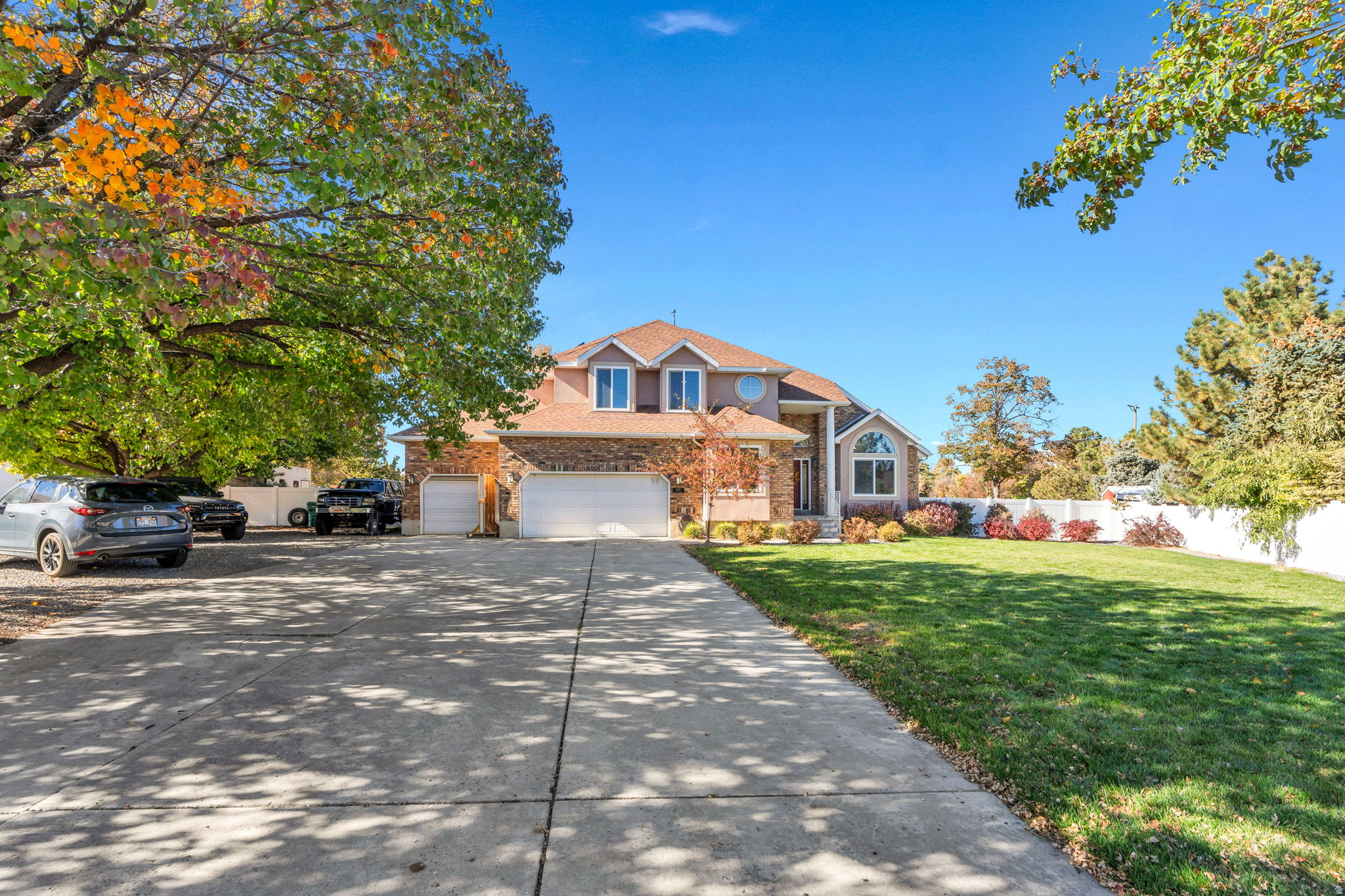 4056 W MULEY CT