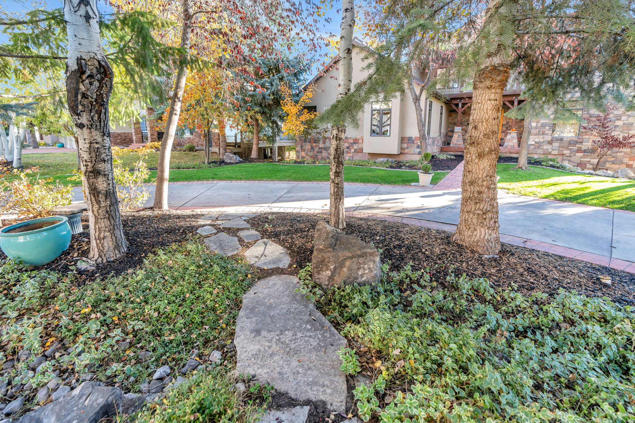 1146 N COTTAGE WAY