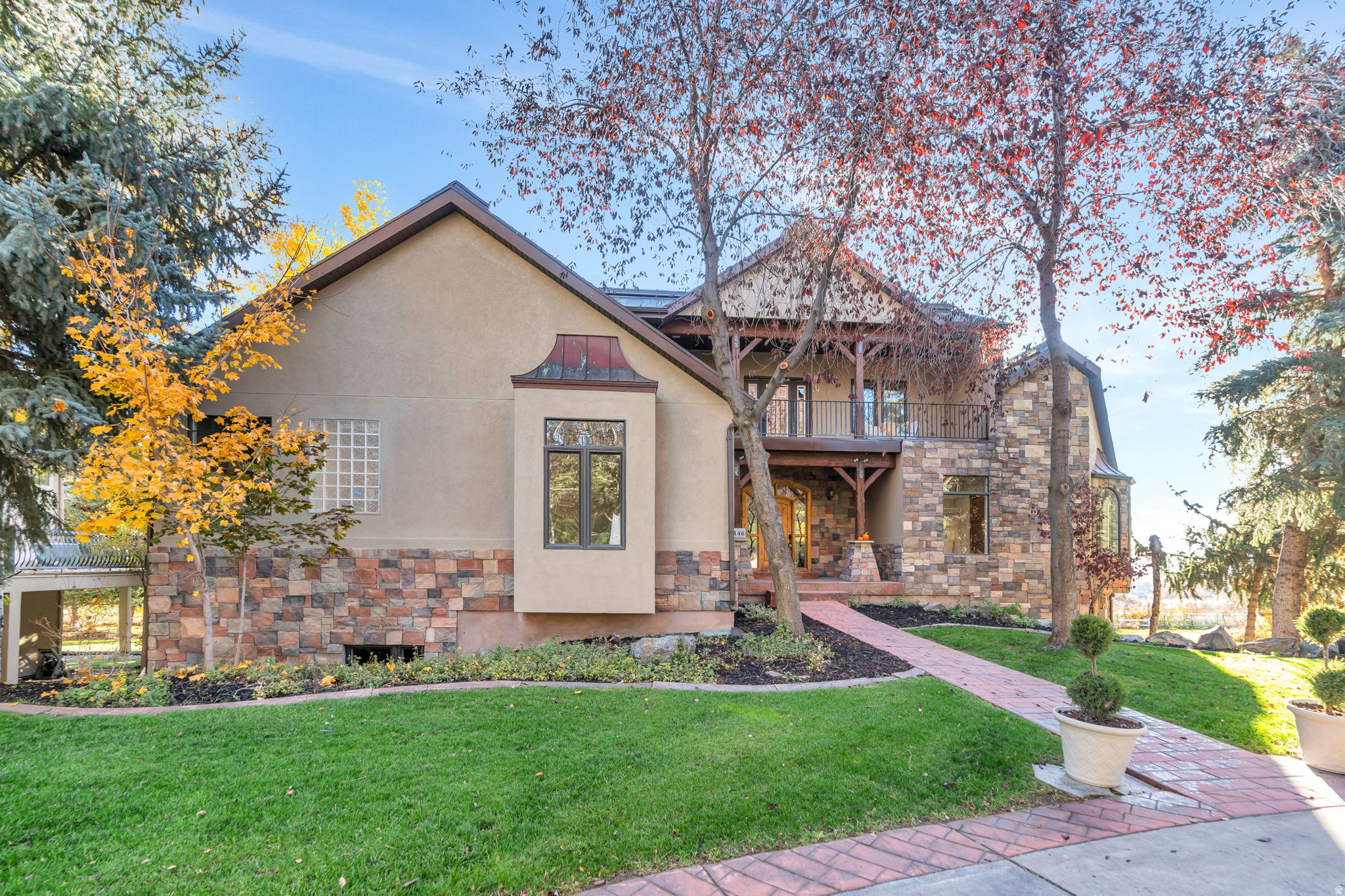1146 N COTTAGE WAY