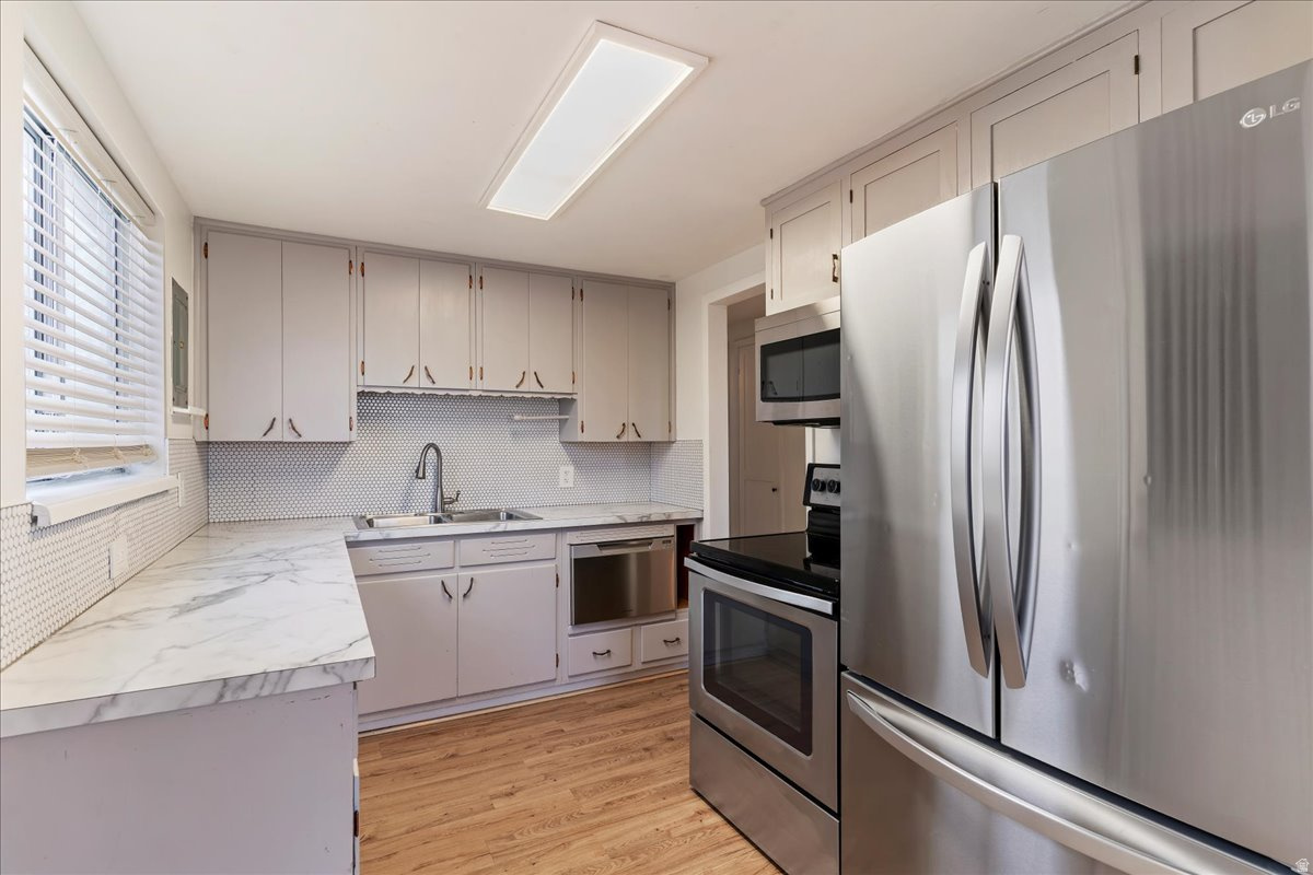 55 ROOSEVELT AVE