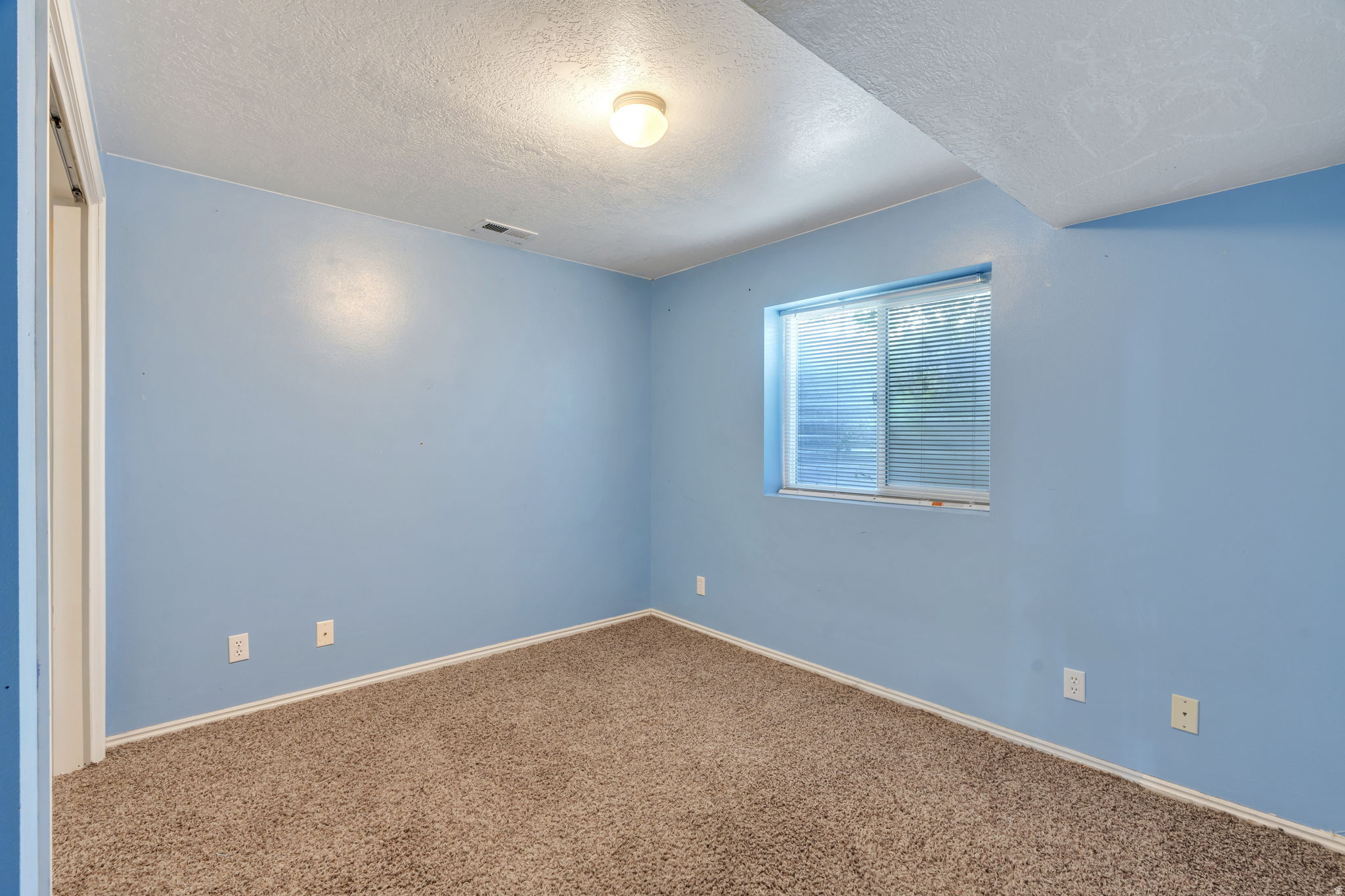 287 W 1360 N