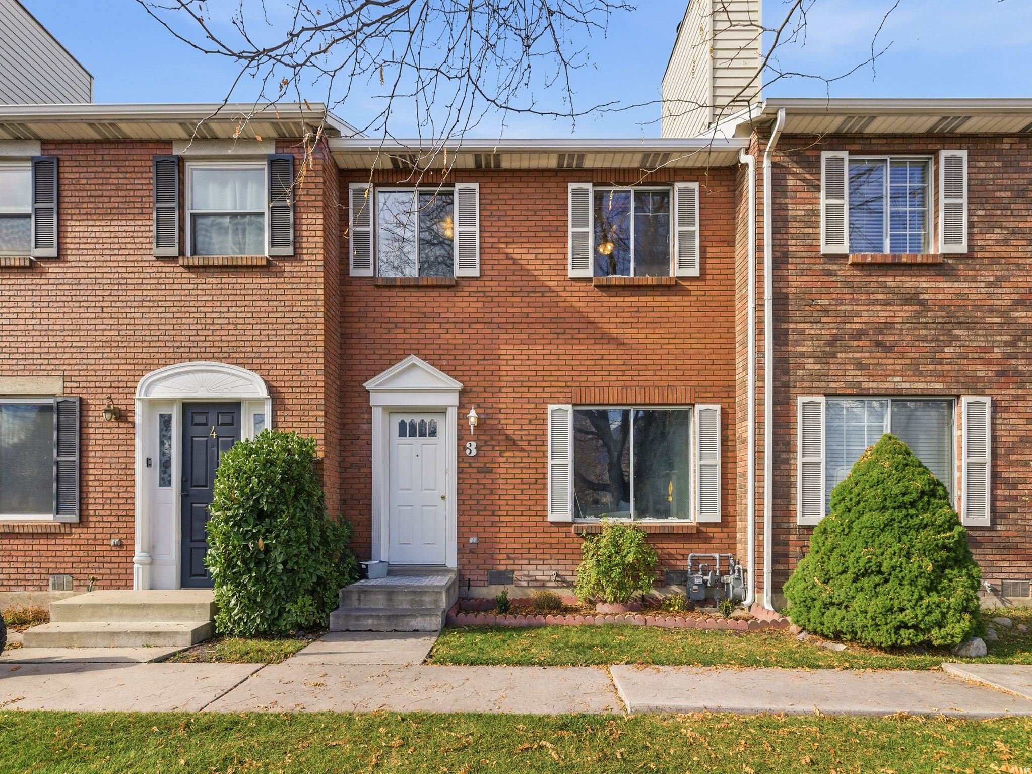 201 N GENEVA RD #3