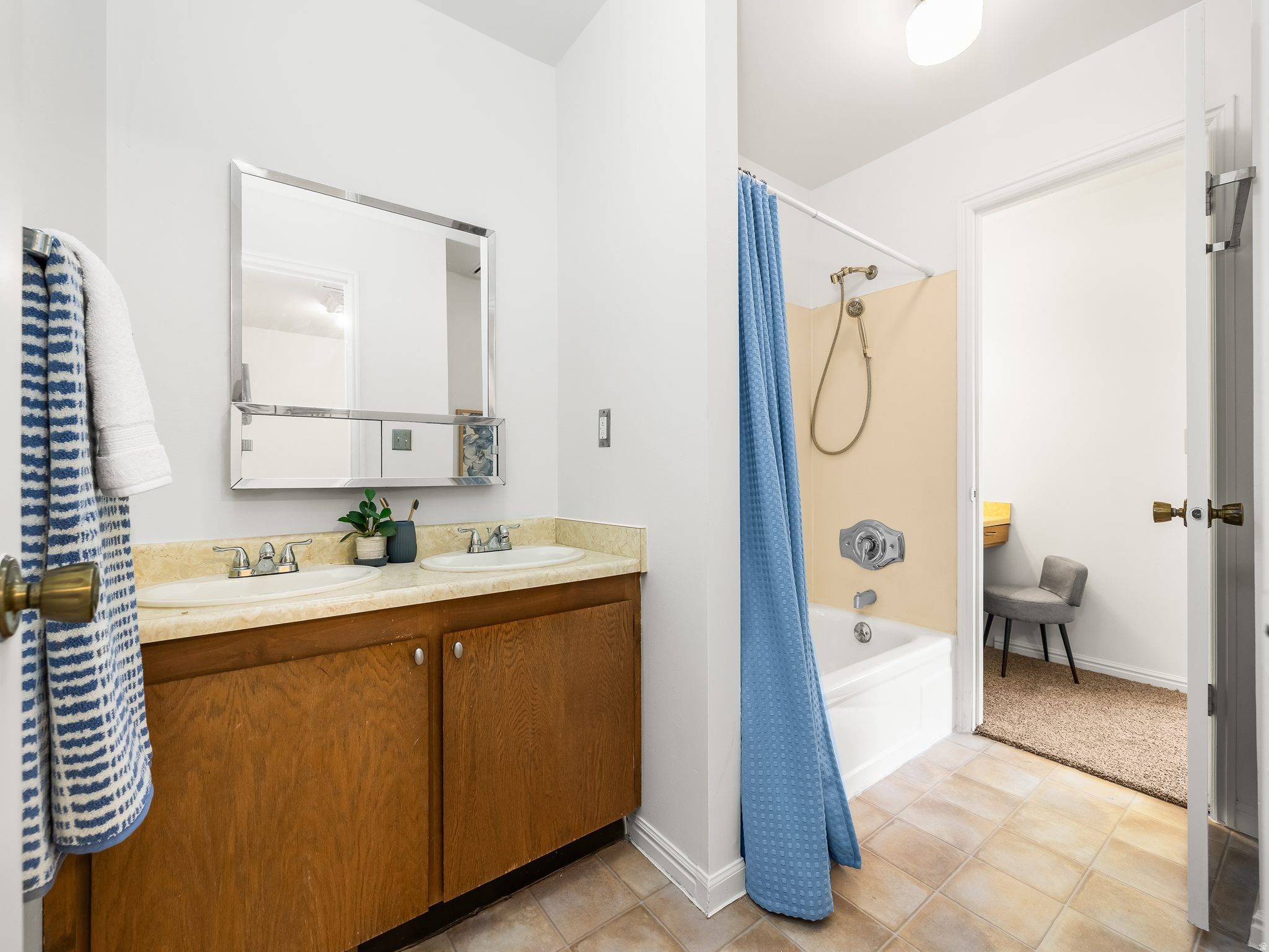 201 N GENEVA RD #3