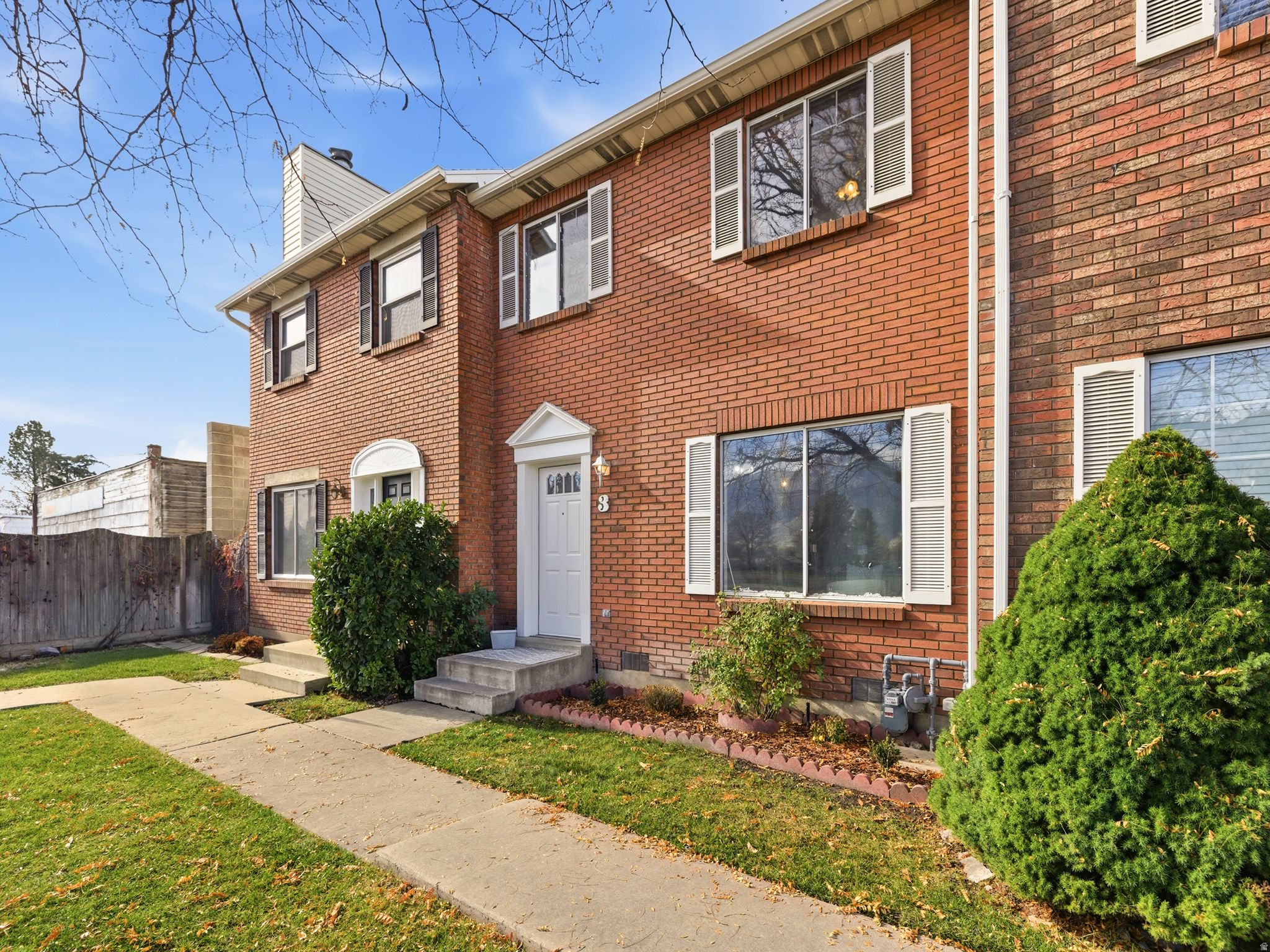 201 N GENEVA RD #3