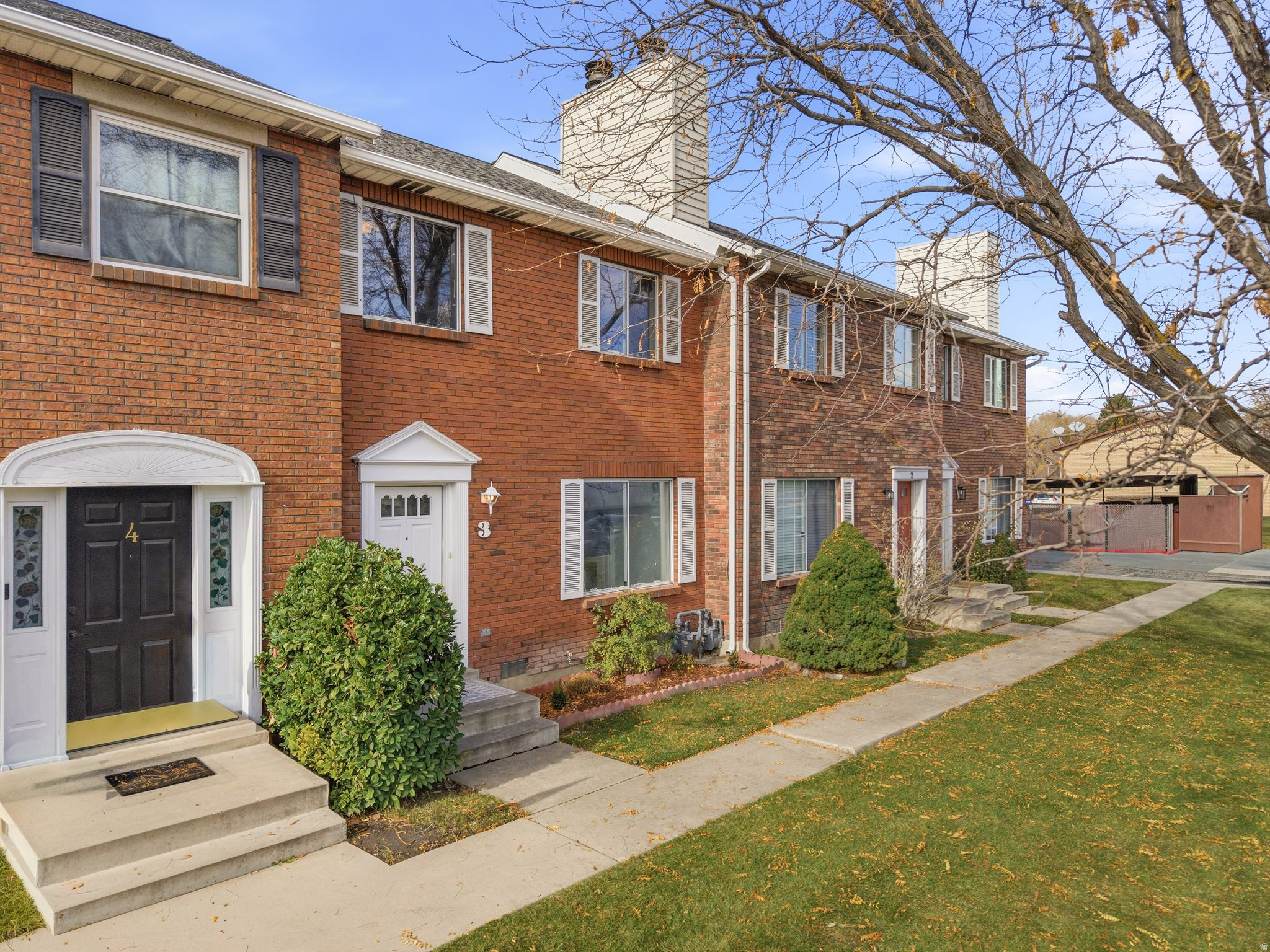 201 N GENEVA RD #3