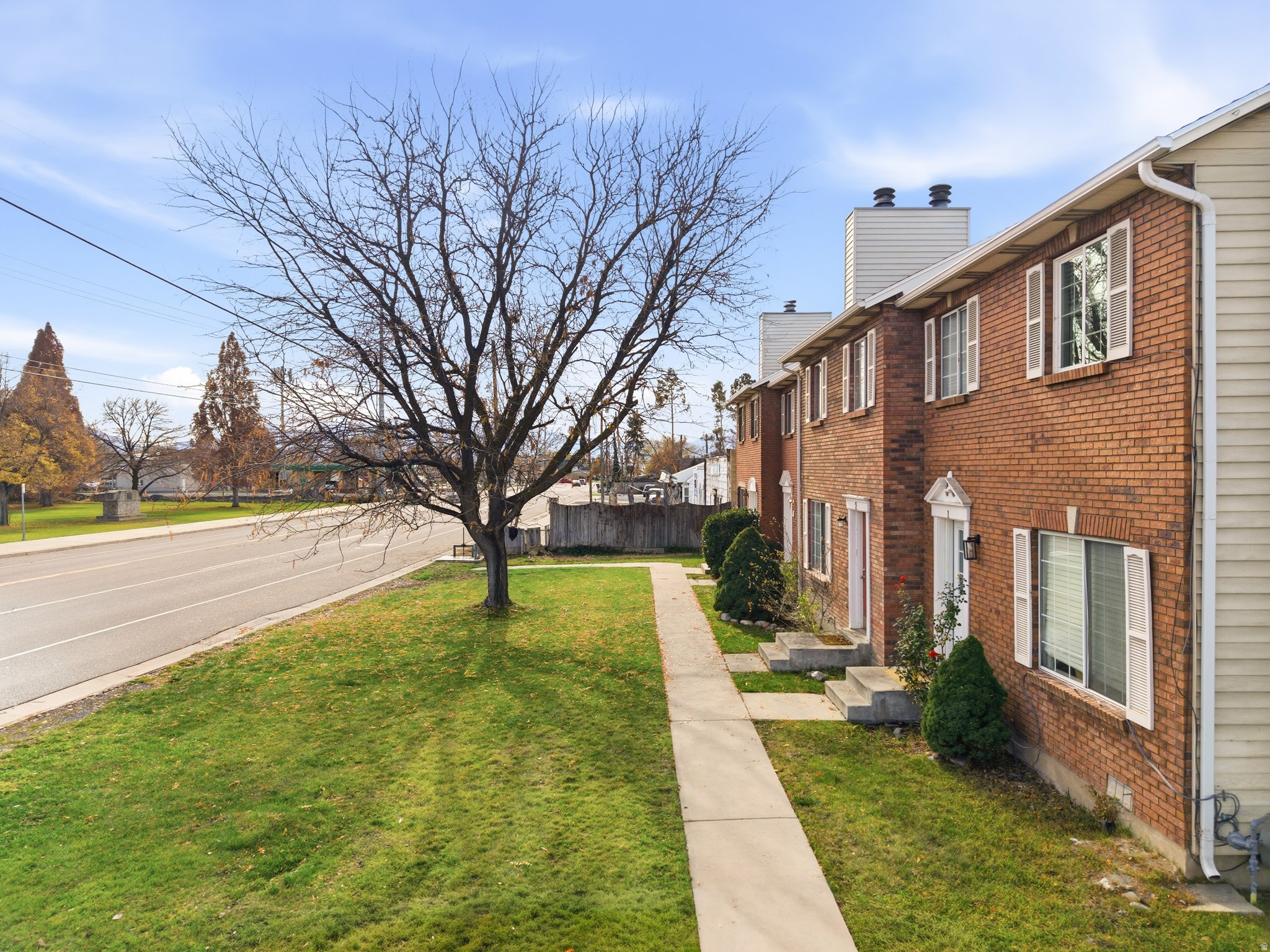 201 N GENEVA RD #3