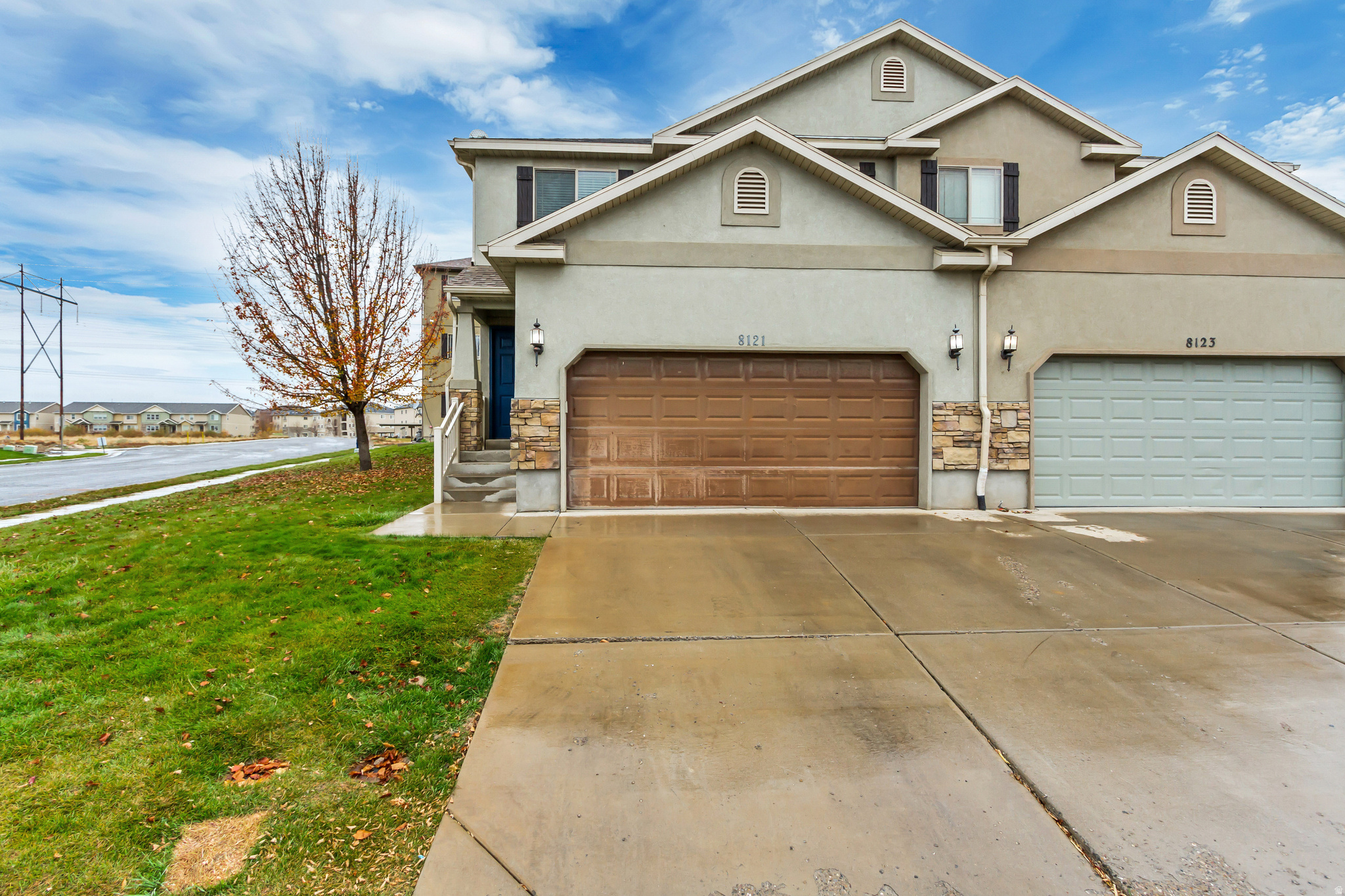 8121 N PLUM CIR
