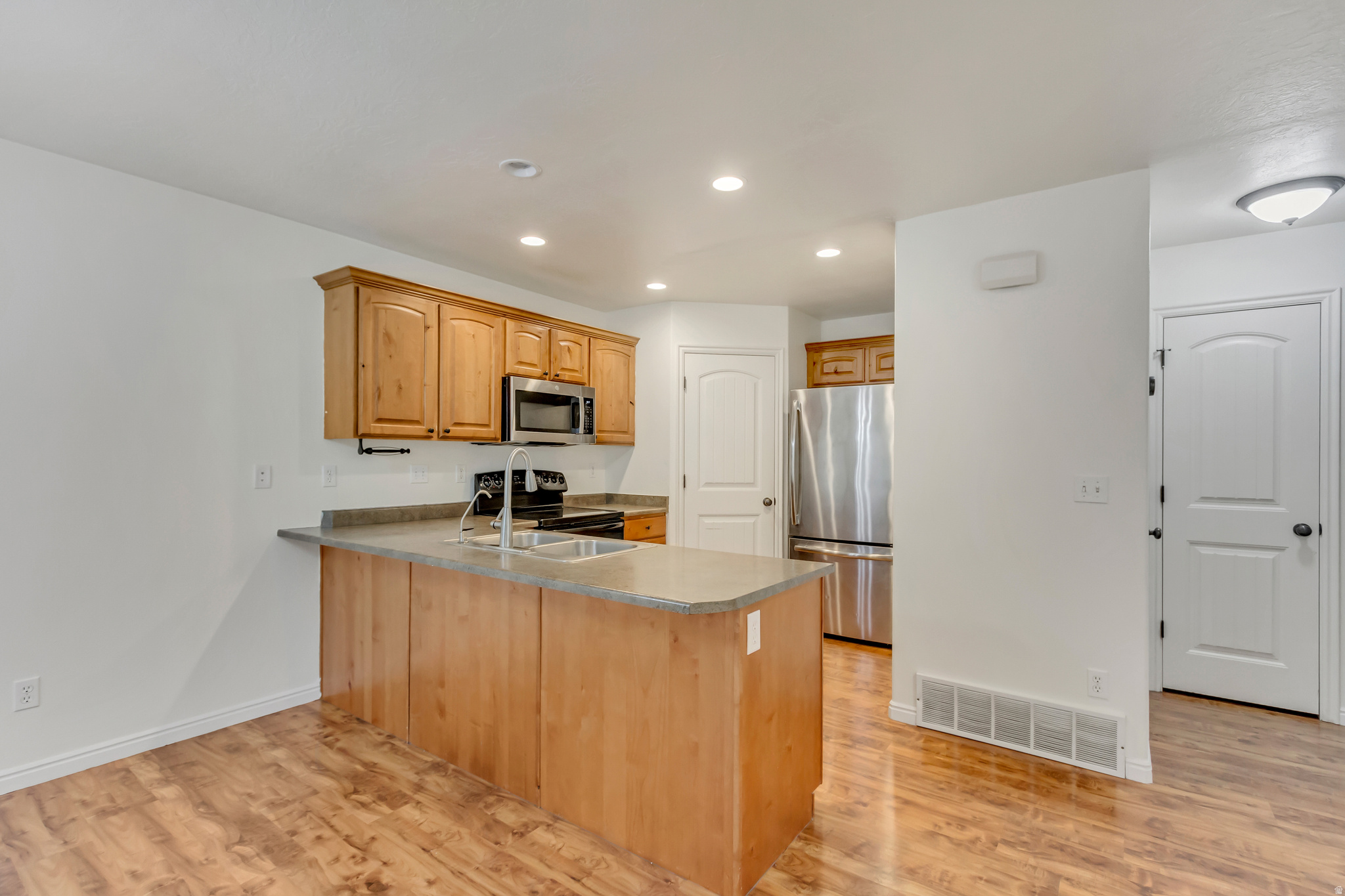 8121 N PLUM CIR