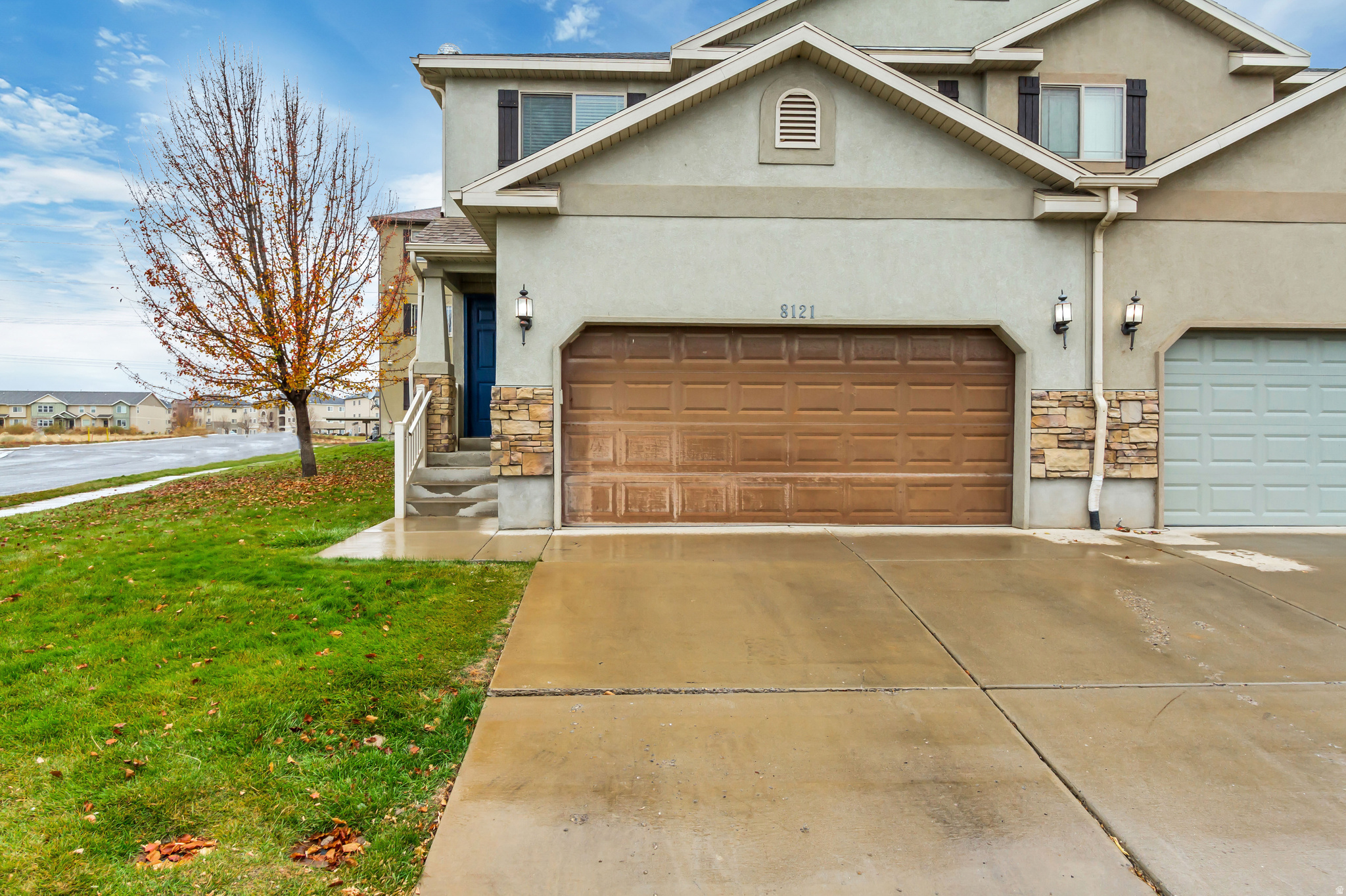 8121 N PLUM CIR