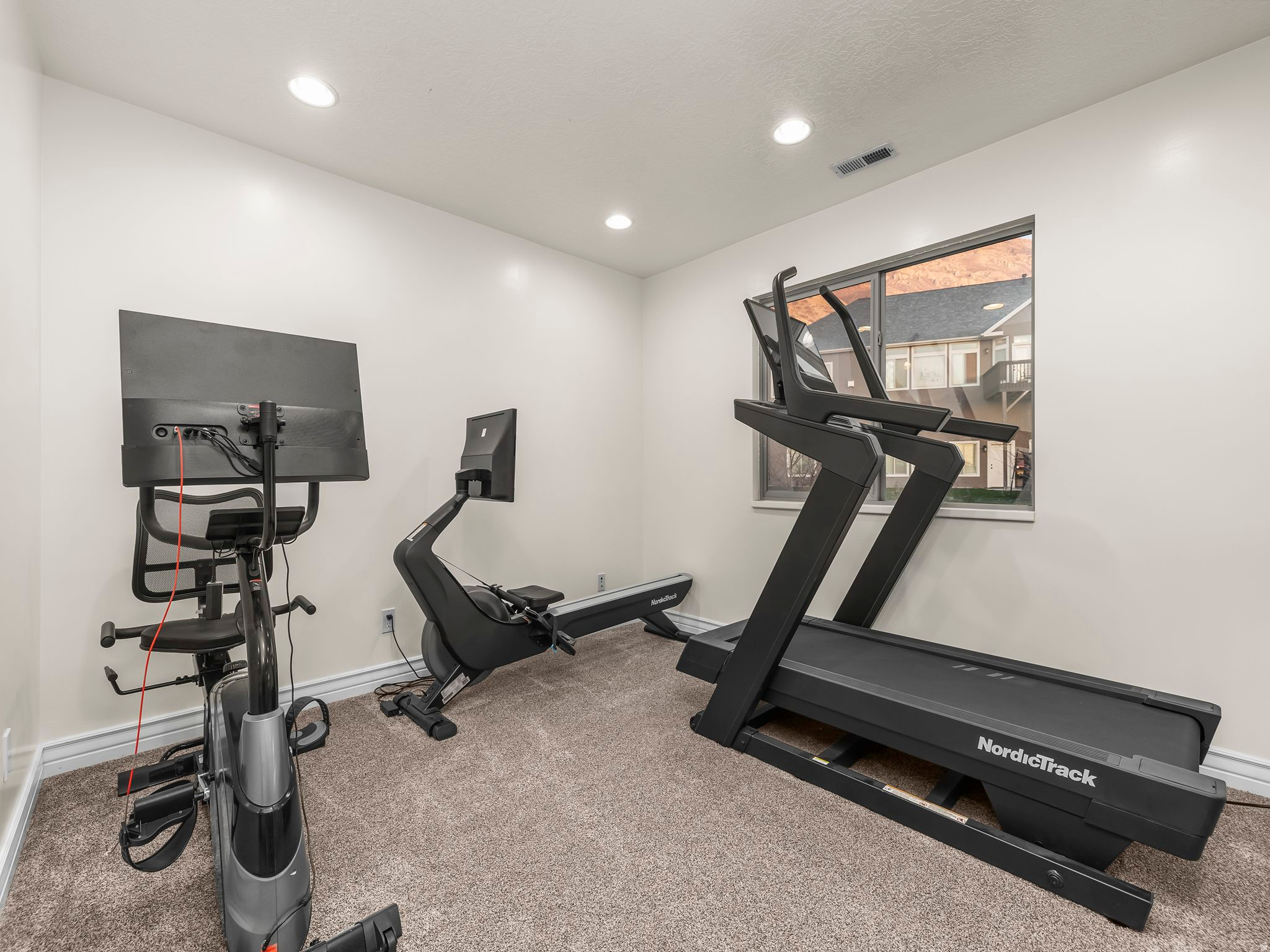9242 N EMERALD LAKE CV