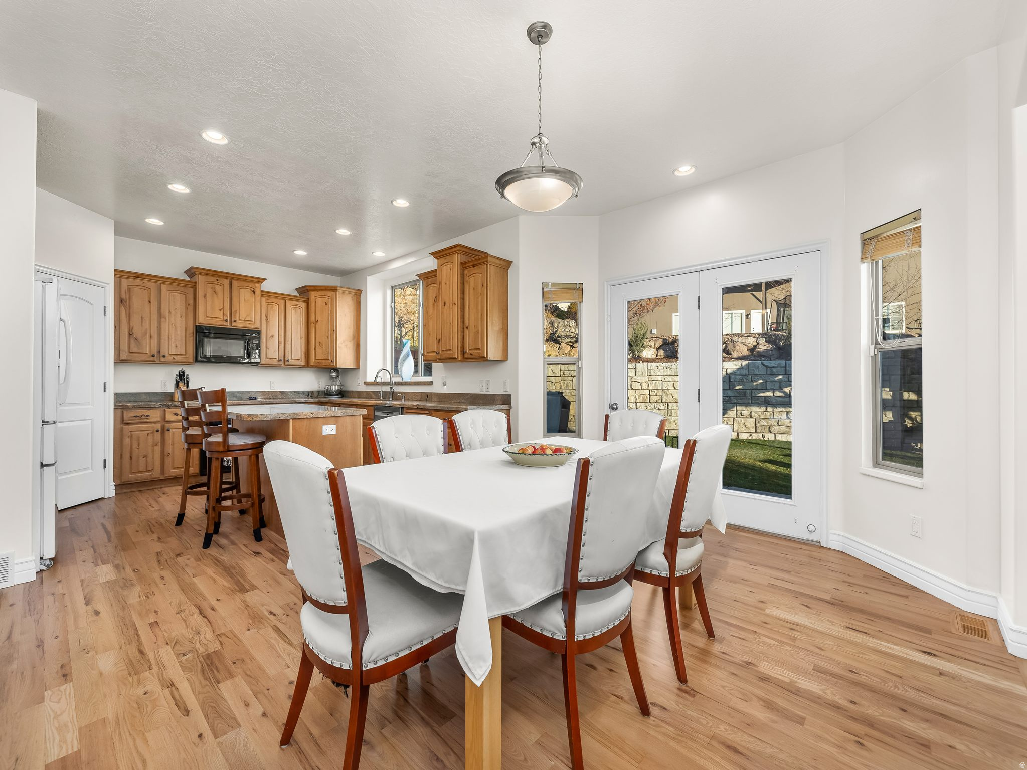9242 N EMERALD LAKE CV