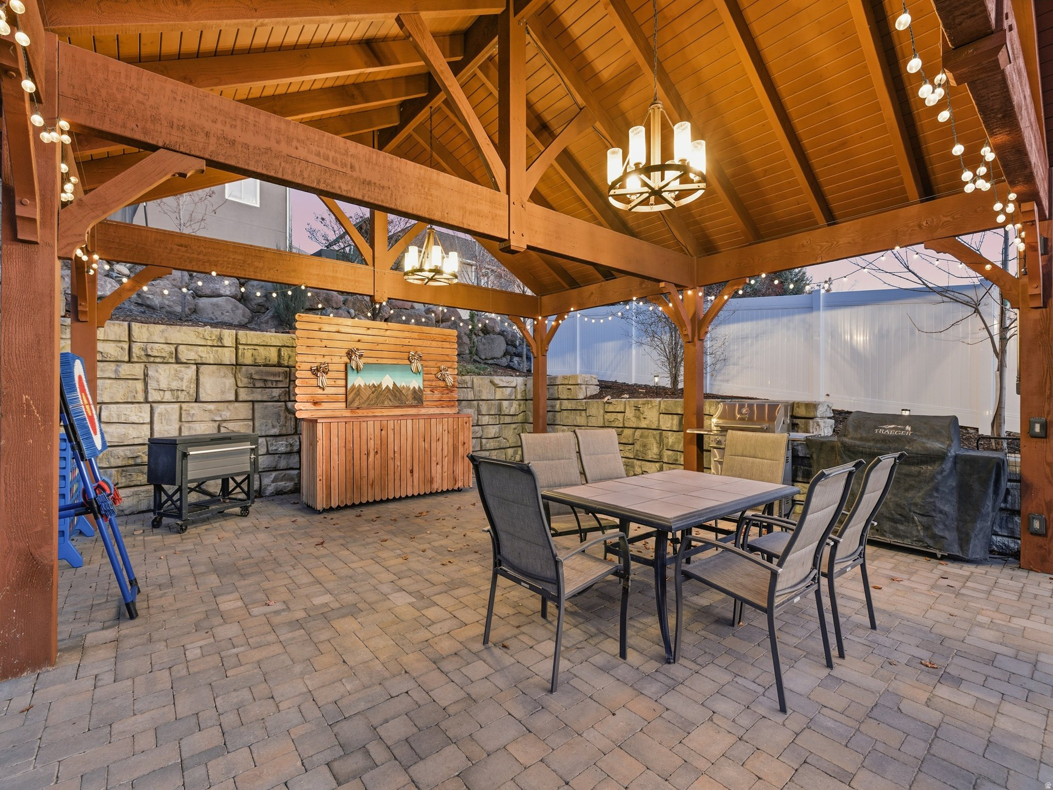 9242 N EMERALD LAKE CV